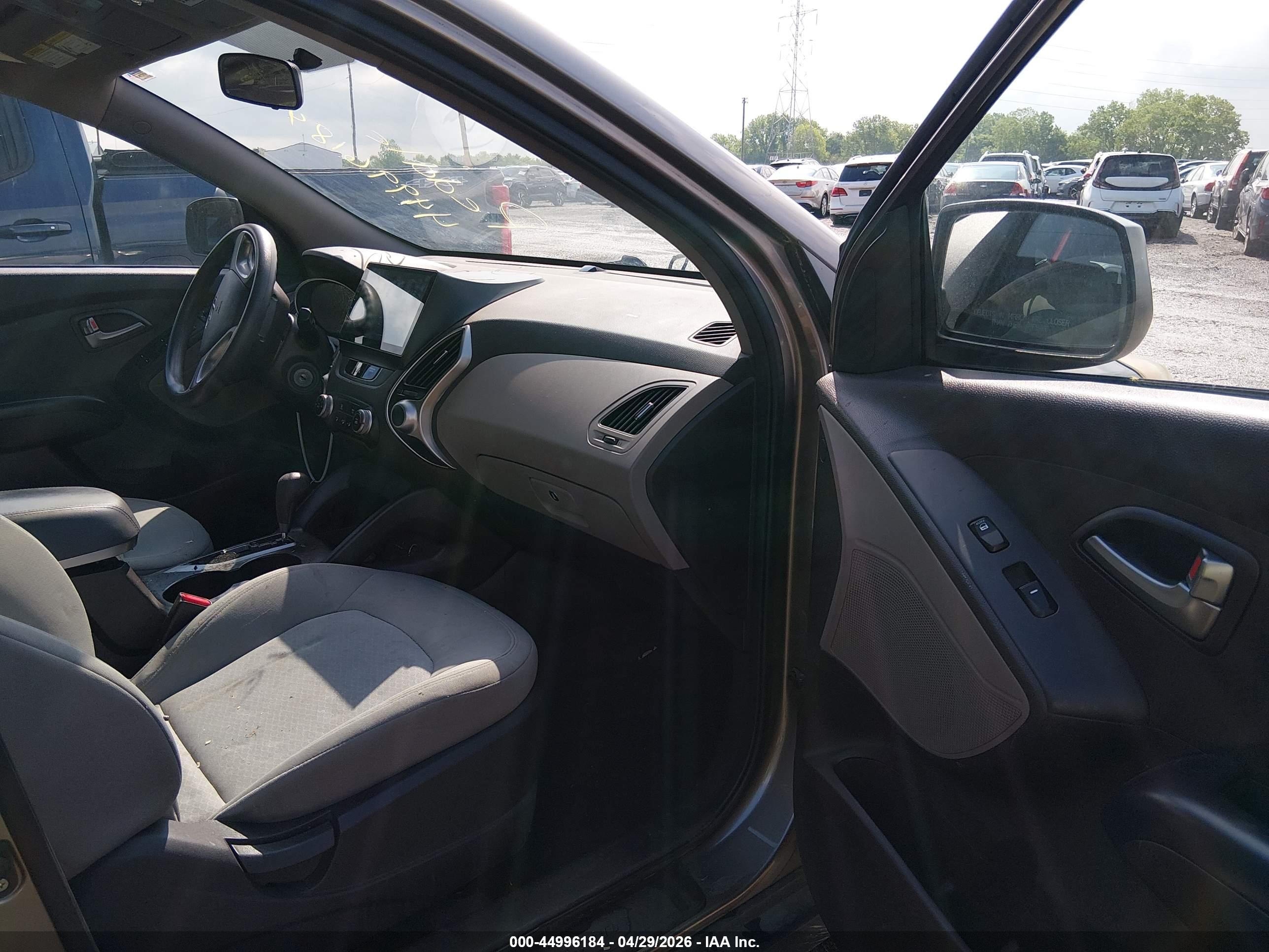 HYUNDAI TUCSON image 5