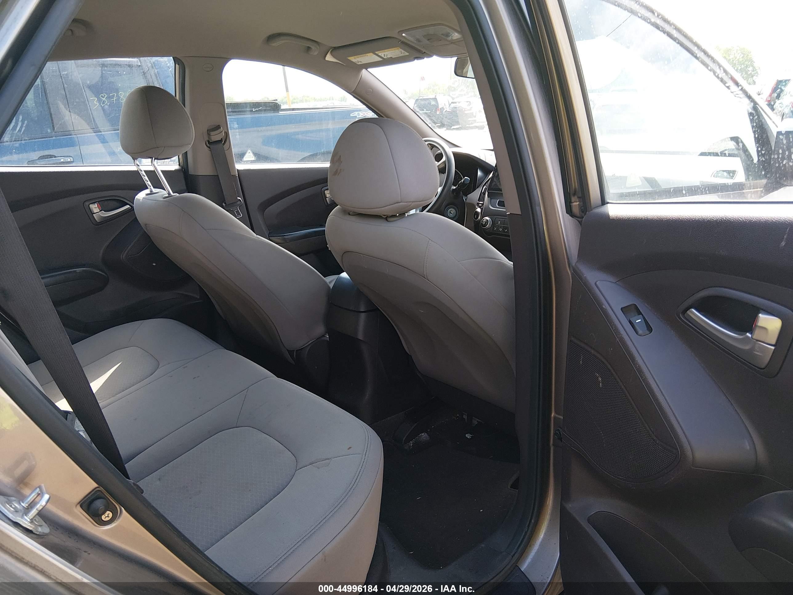 HYUNDAI TUCSON image 8