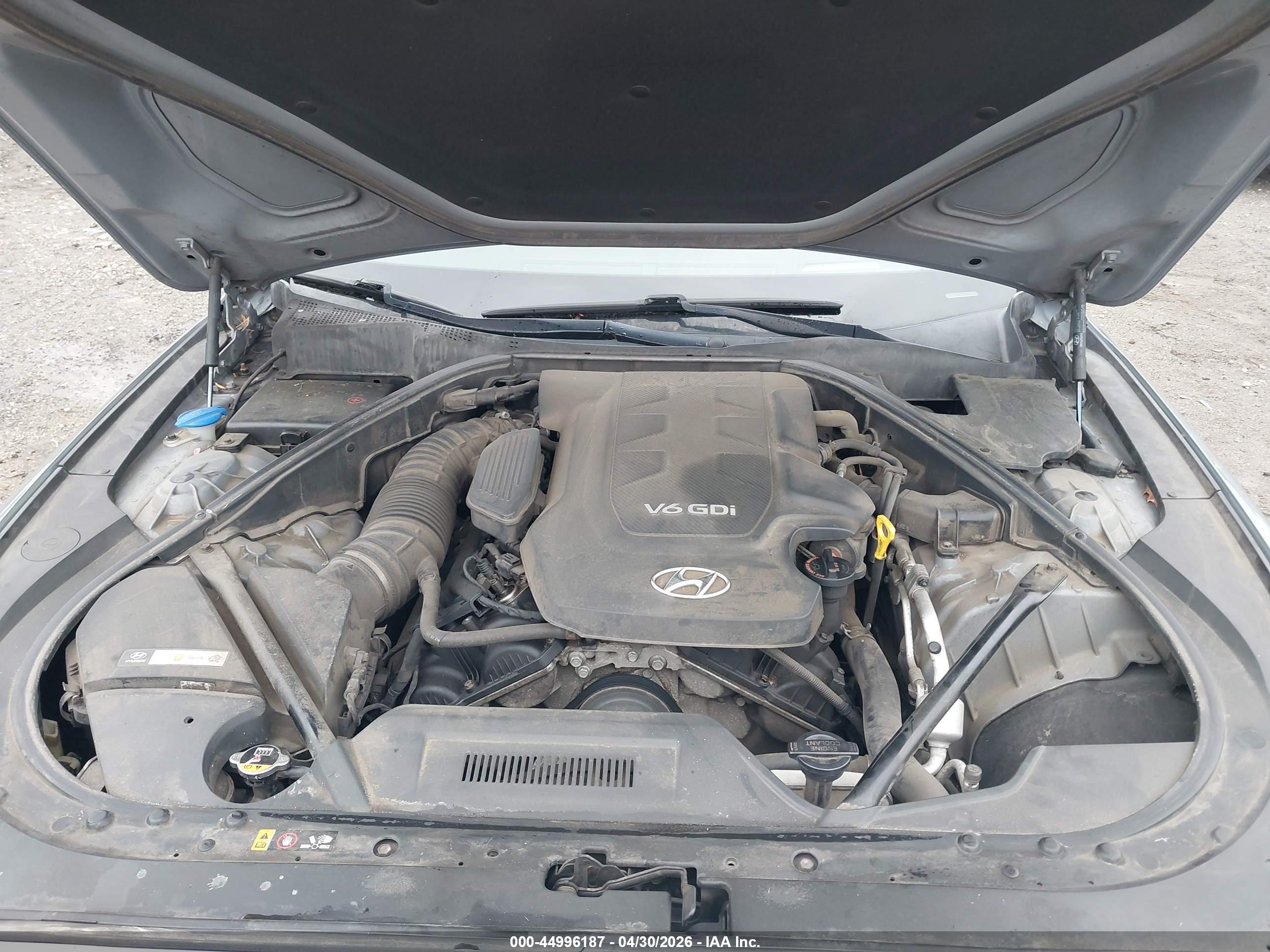 HYUNDAI GENESIS image 10