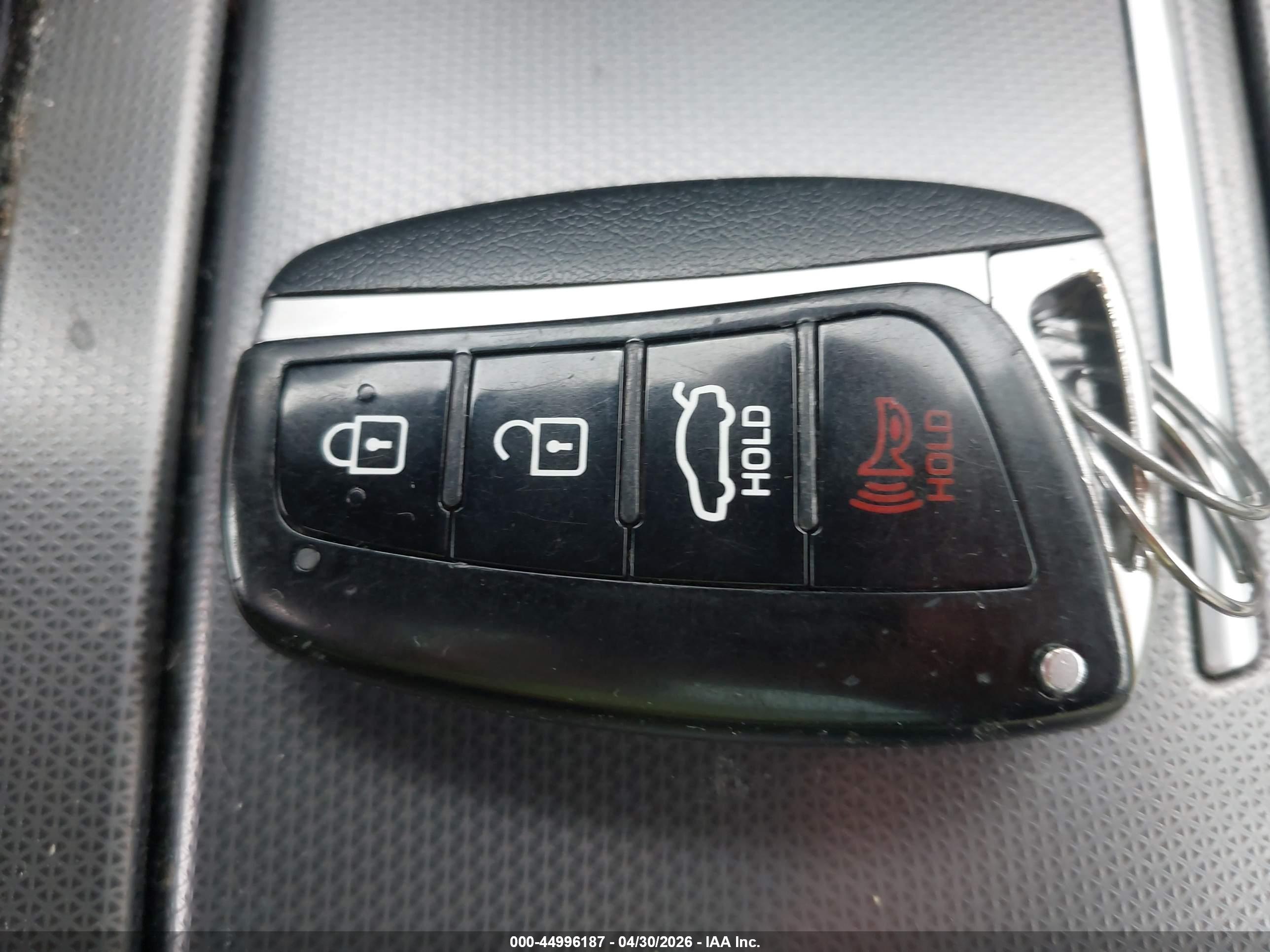 HYUNDAI GENESIS image 11