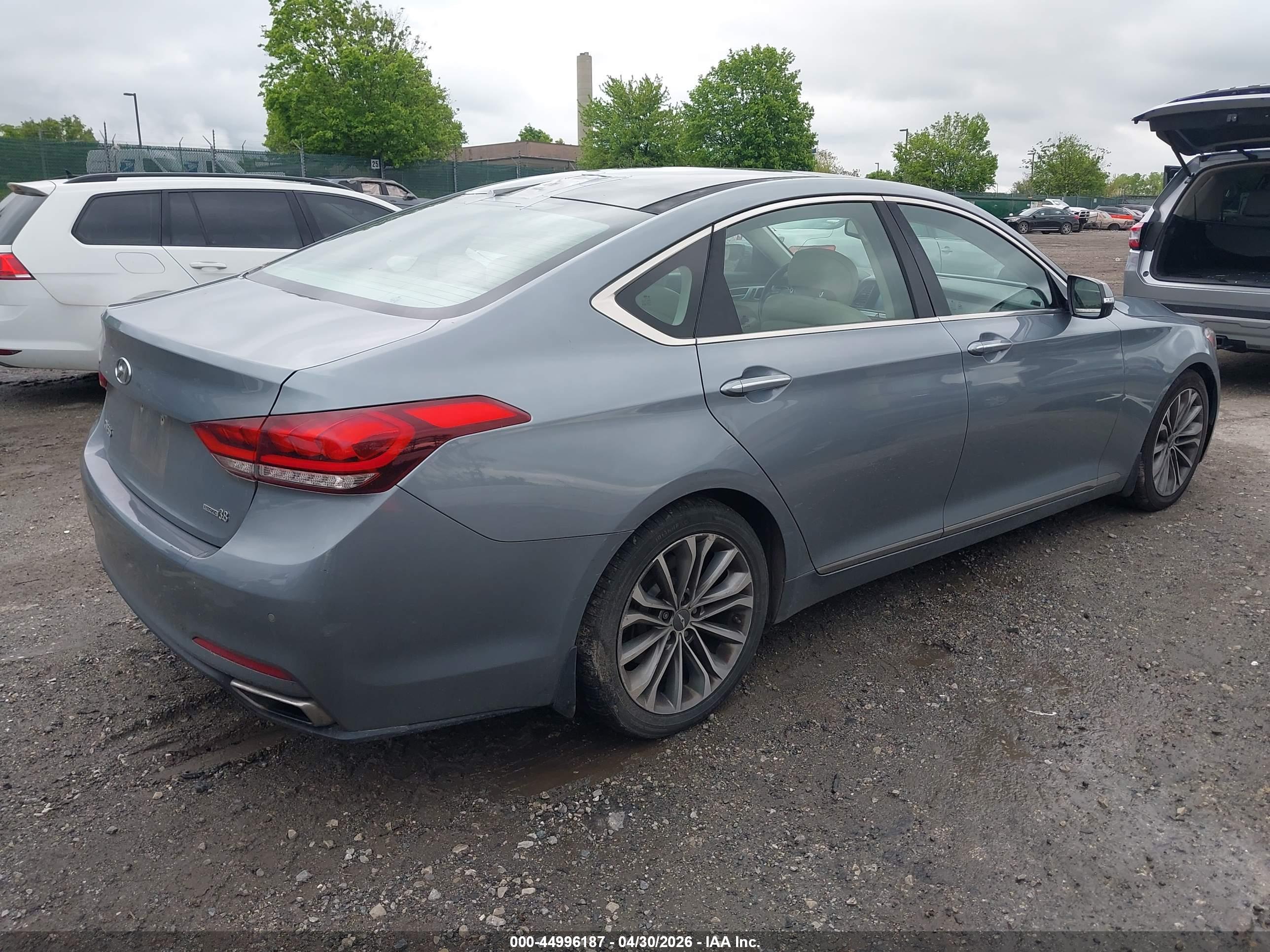 HYUNDAI GENESIS image 4