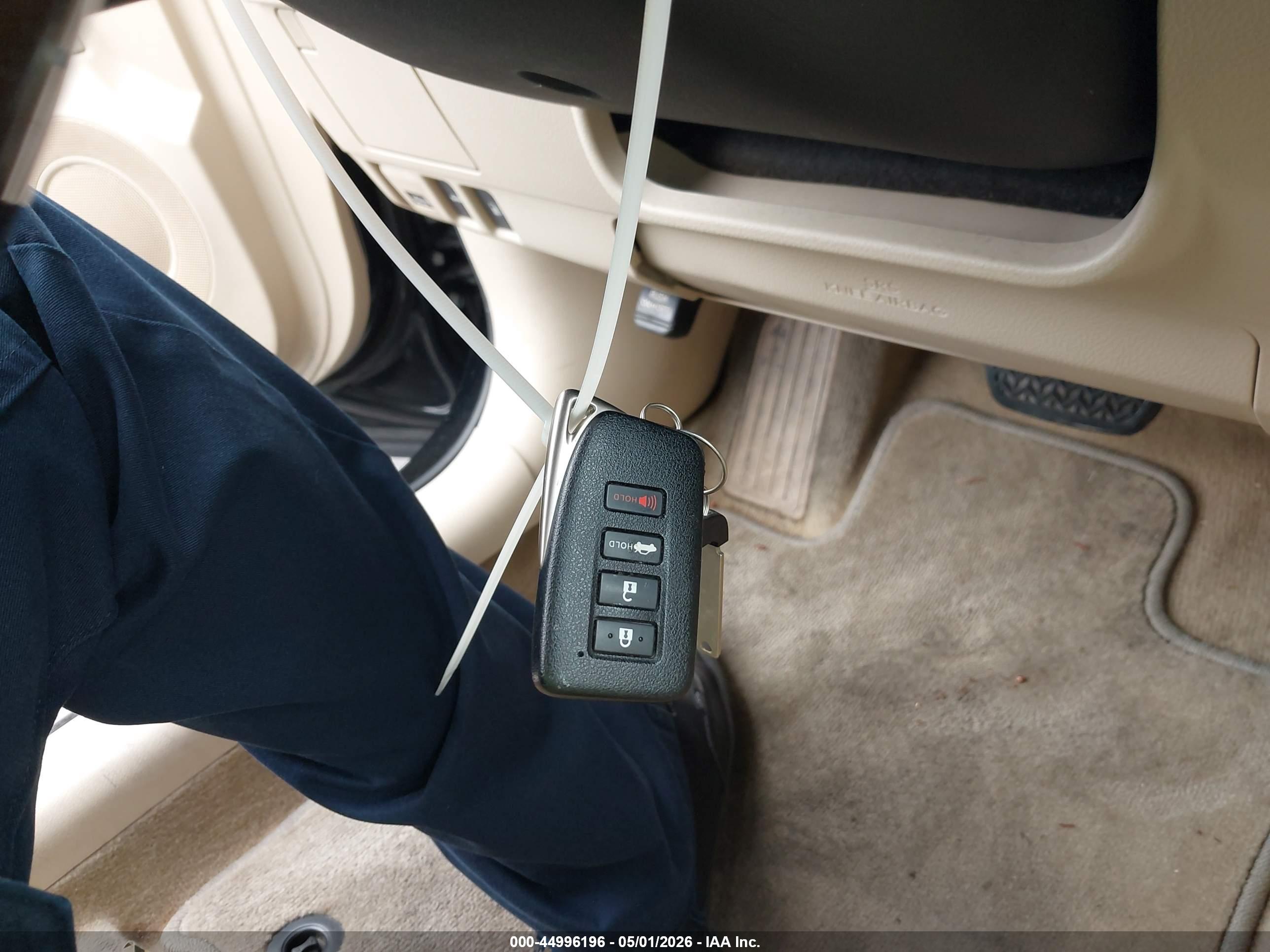 LEXUS ES image 11