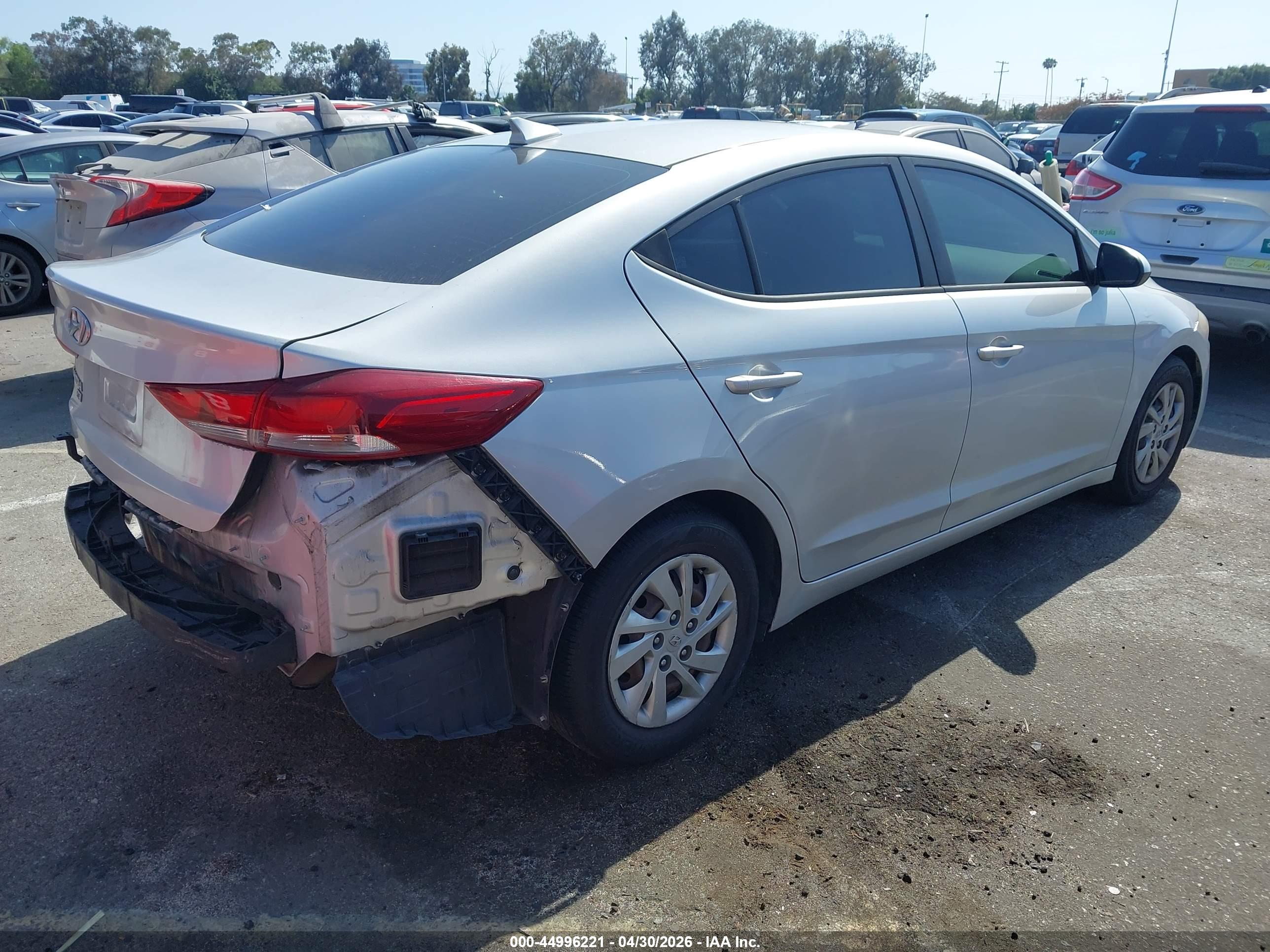 HYUNDAI ELANTRA image 4