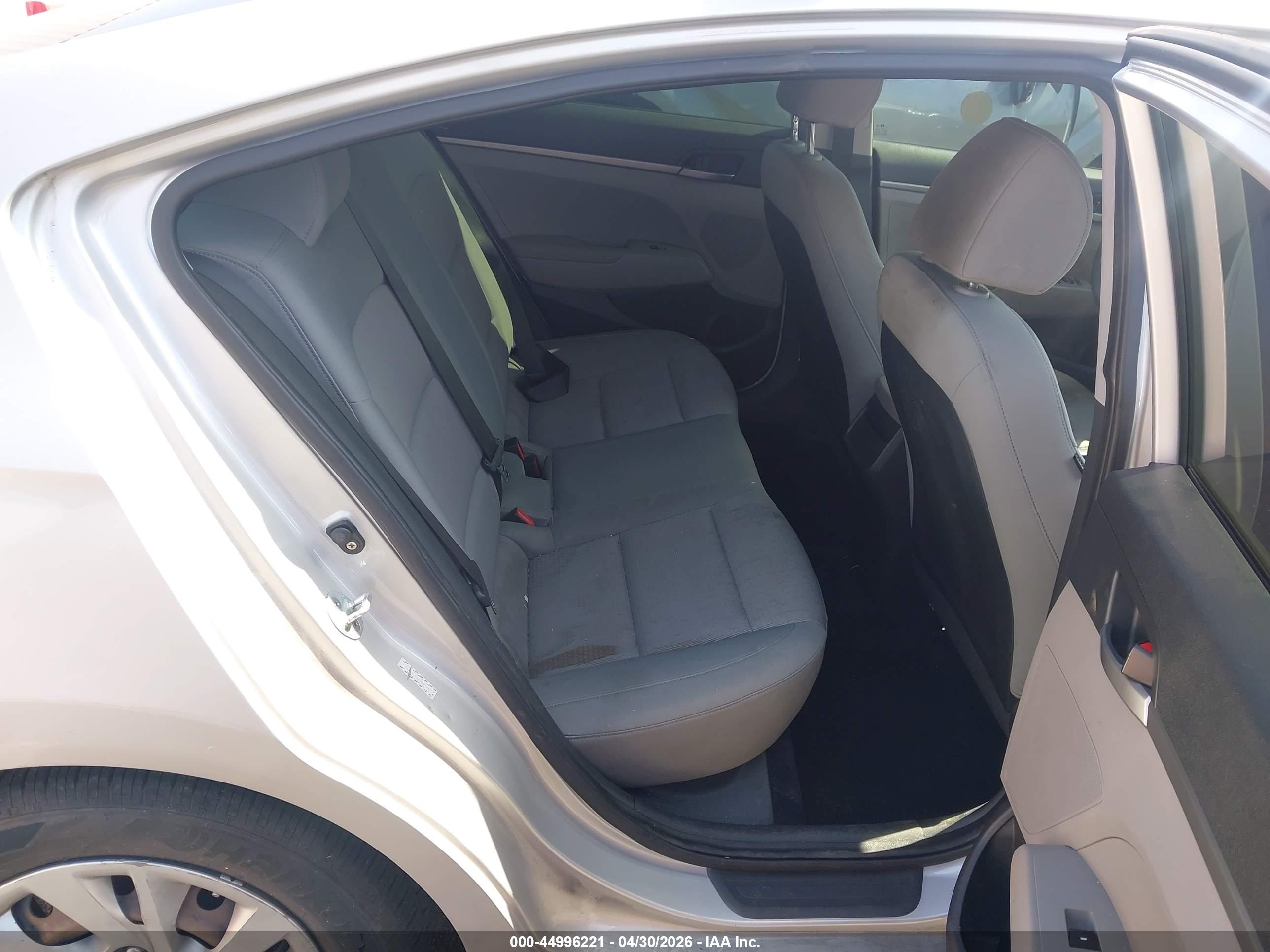 HYUNDAI ELANTRA image 8