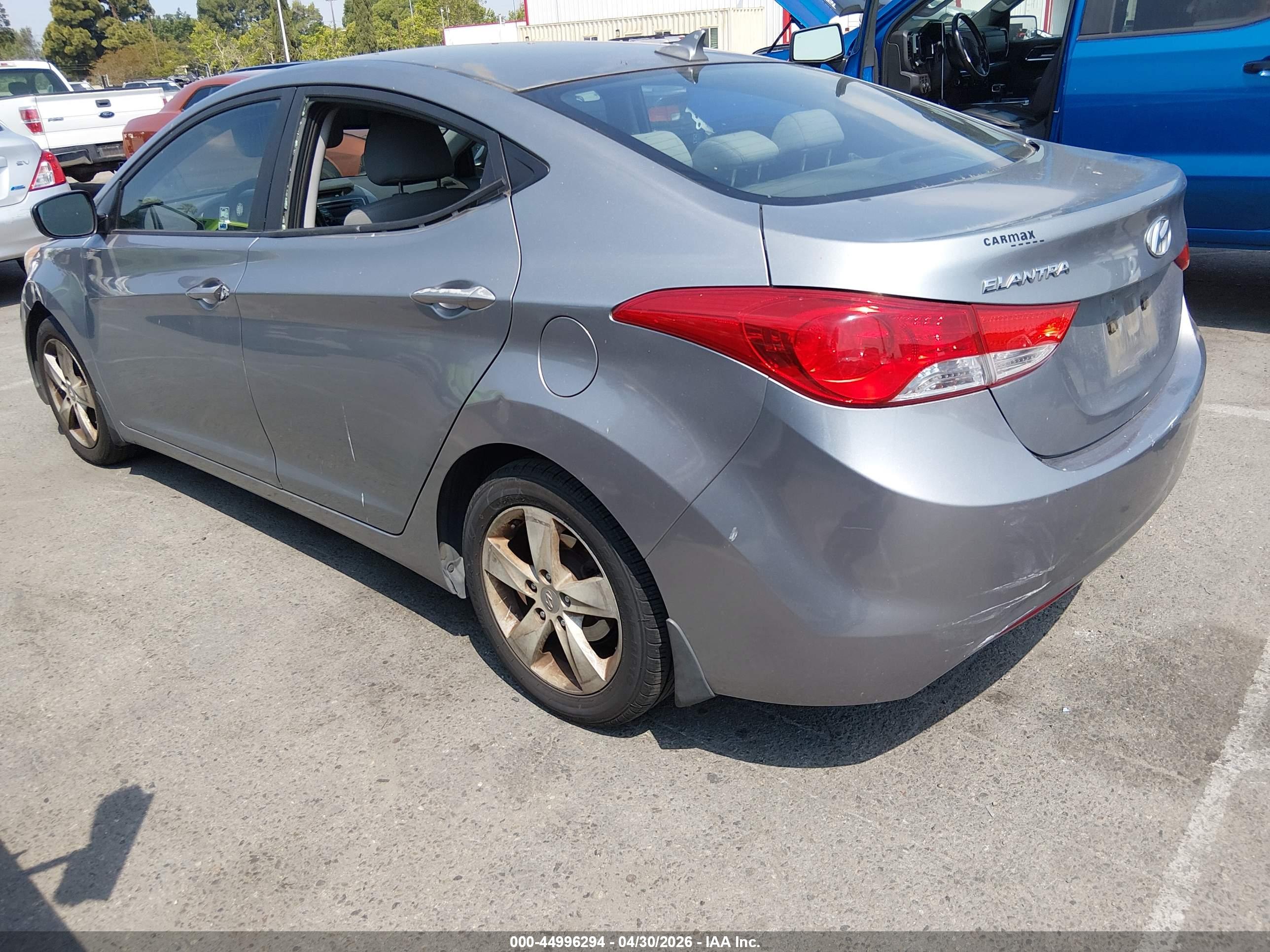 HYUNDAI ELANTRA image 3