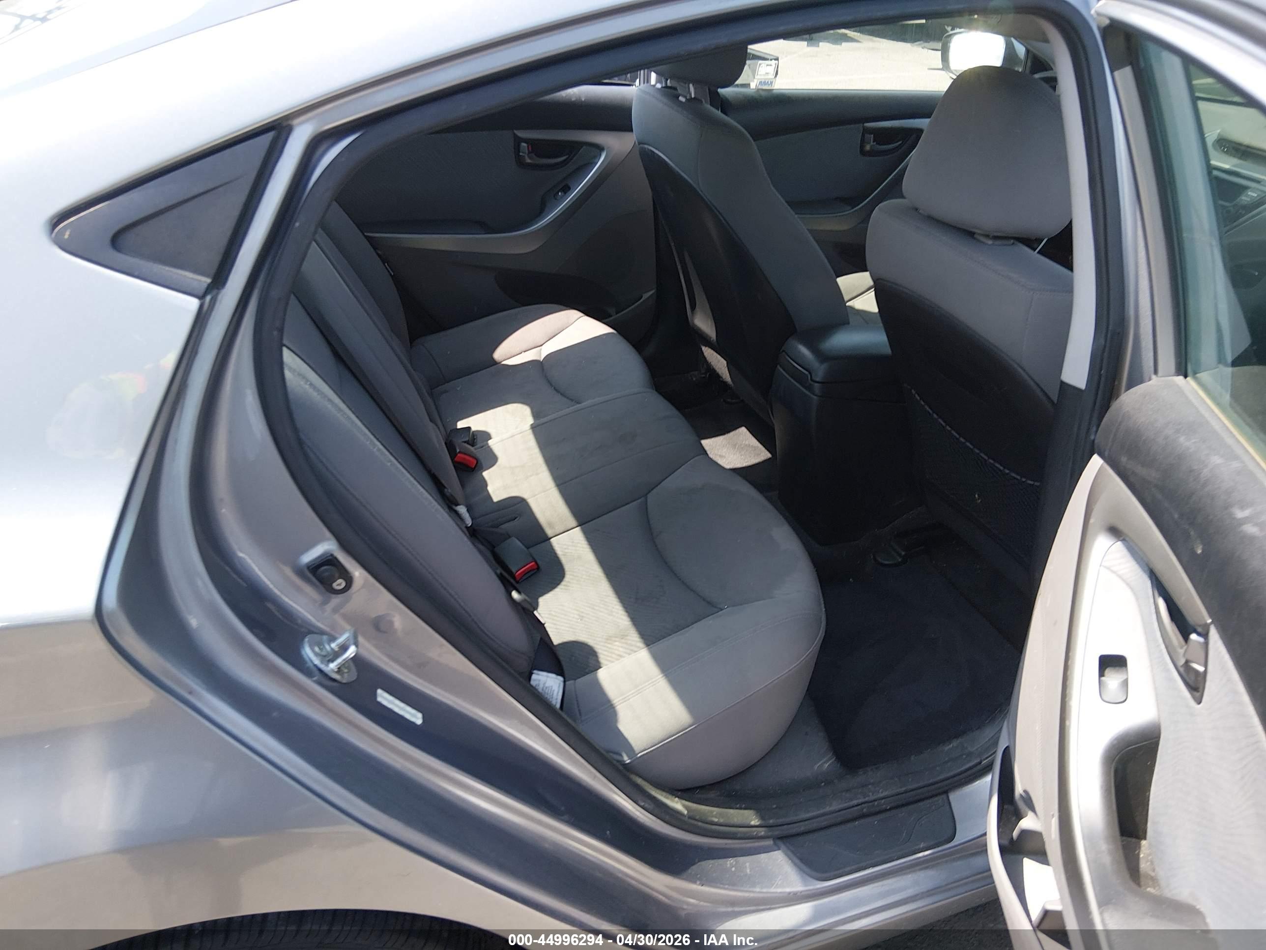 HYUNDAI ELANTRA image 8