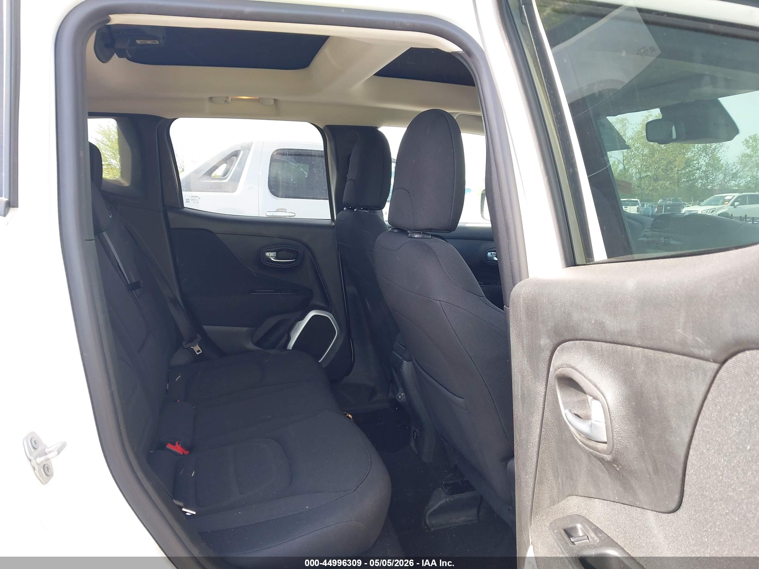 JEEP RENEGADE image 8