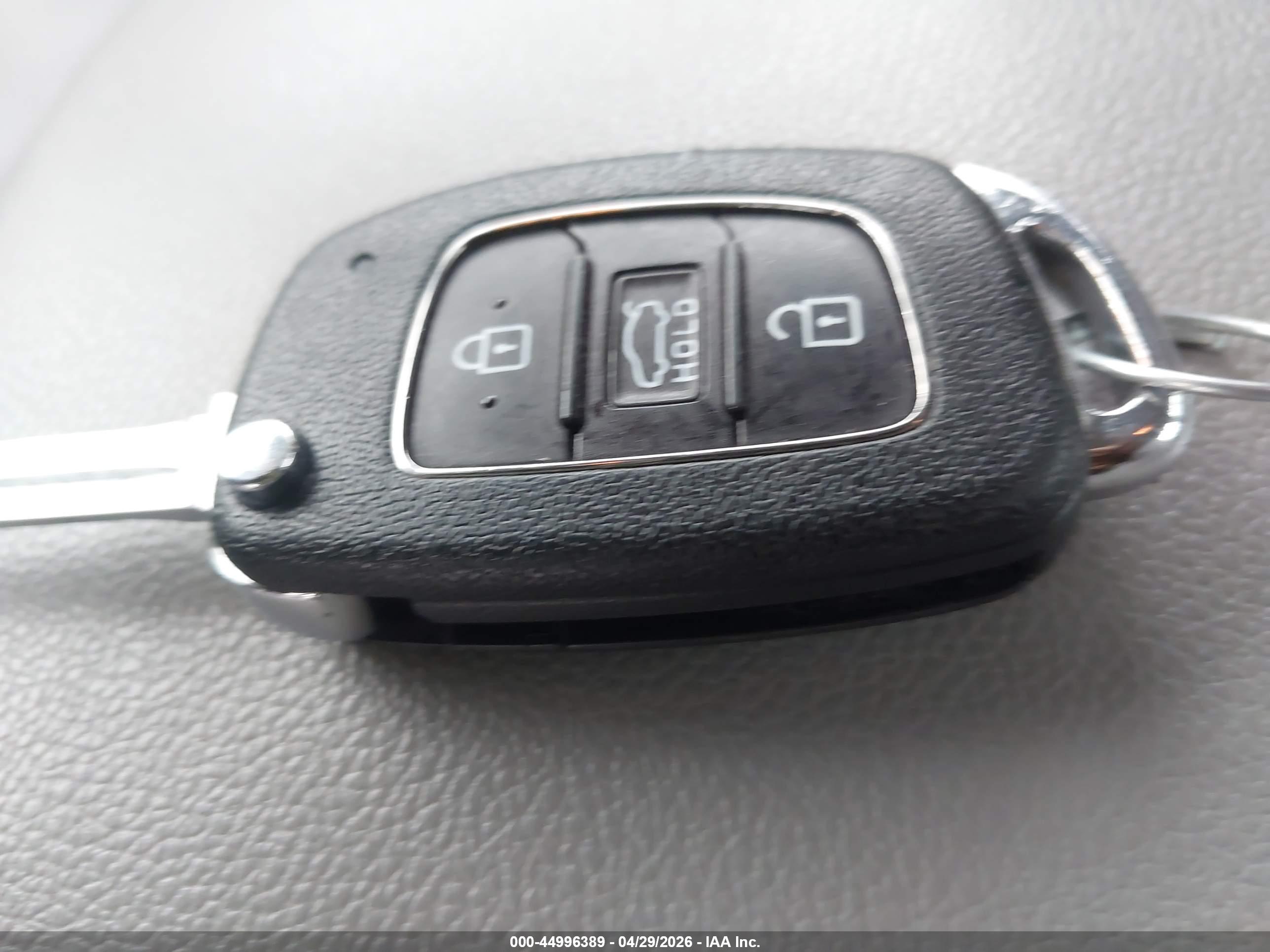 HYUNDAI ELANTRA image 11