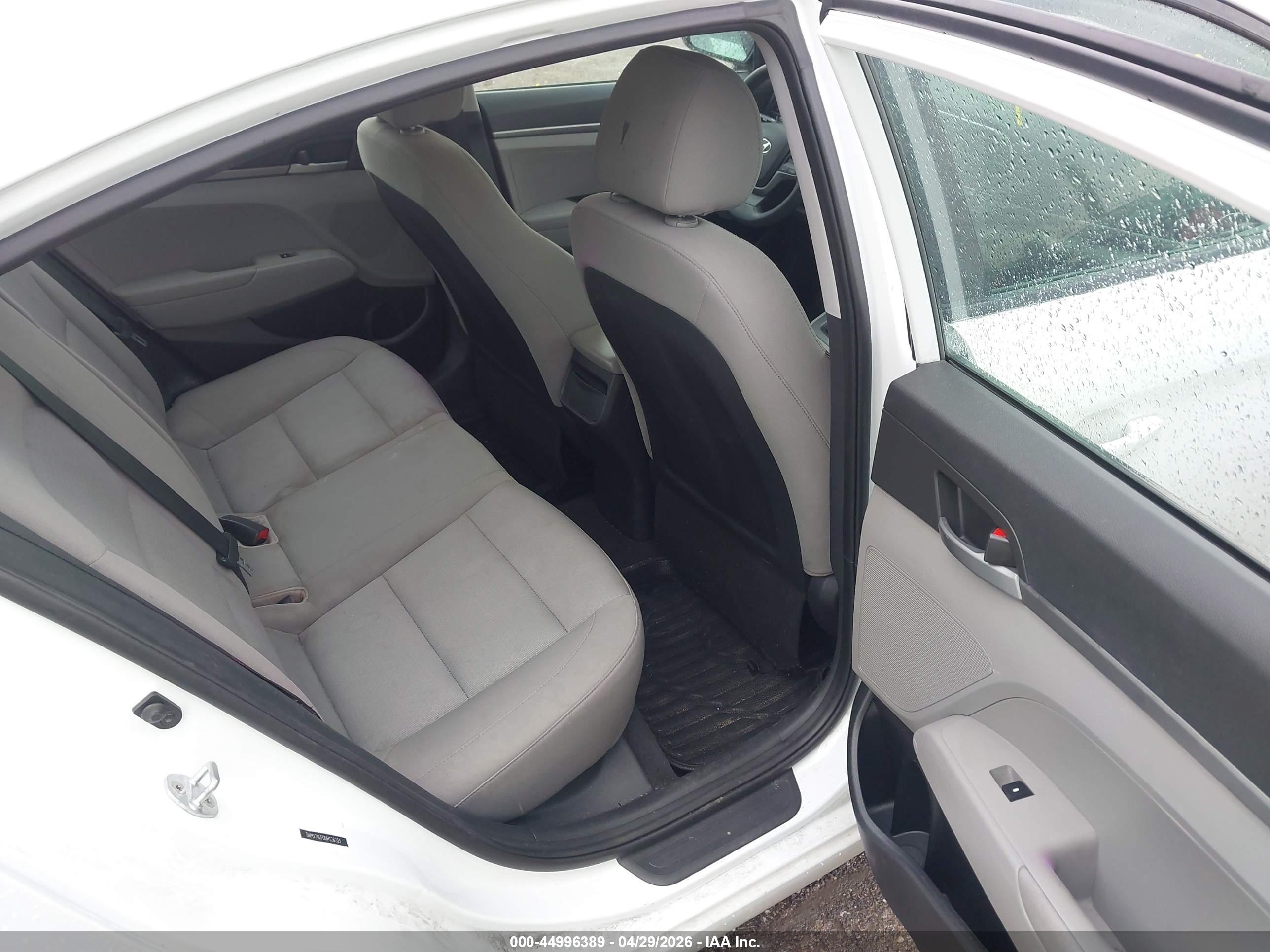 HYUNDAI ELANTRA image 8