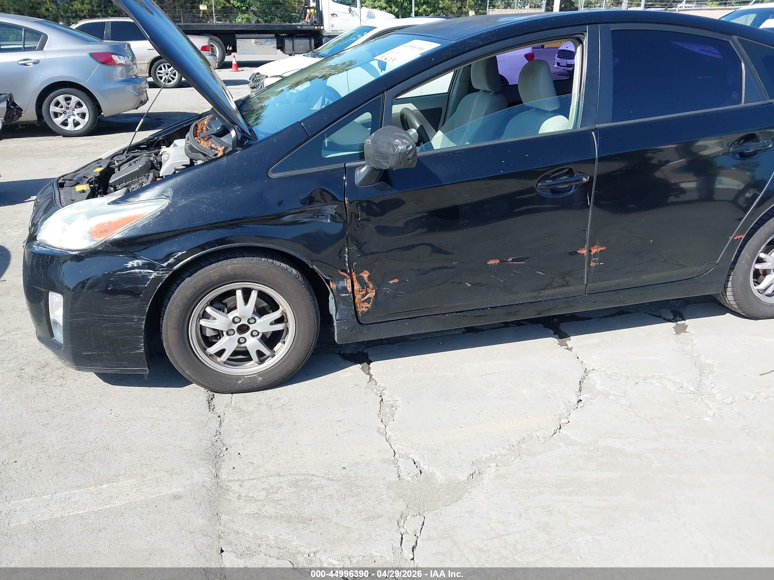 TOYOTA PRIUS image 6