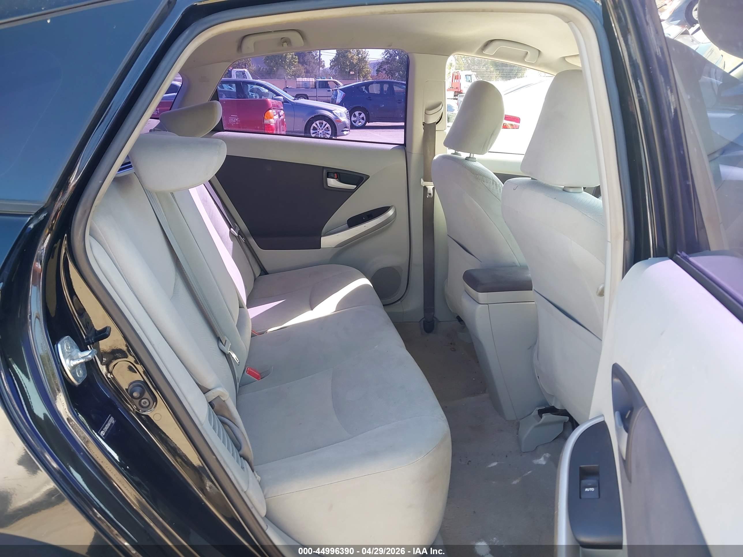 TOYOTA PRIUS image 8