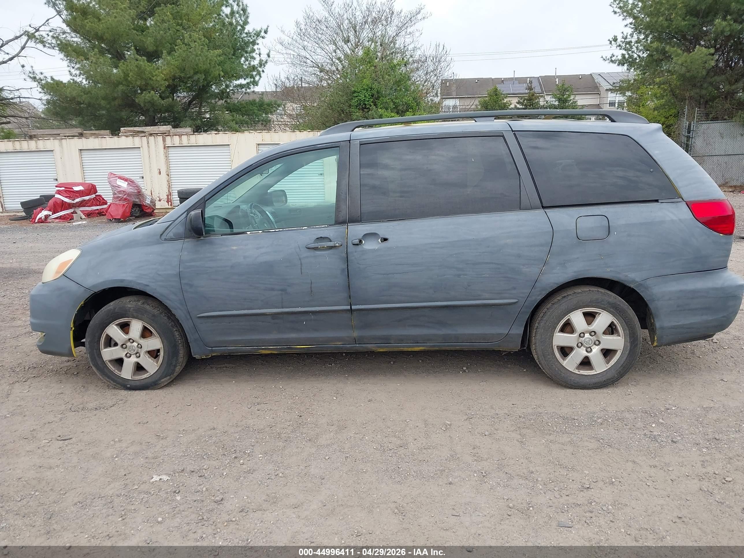 TOYOTA SIENNA image 6
