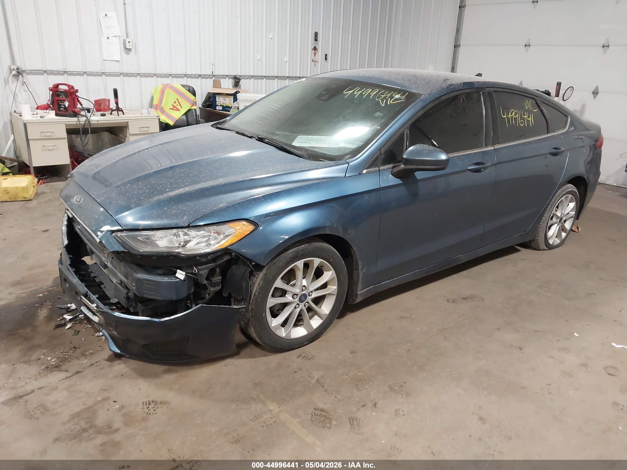 FORD FUSION image 2