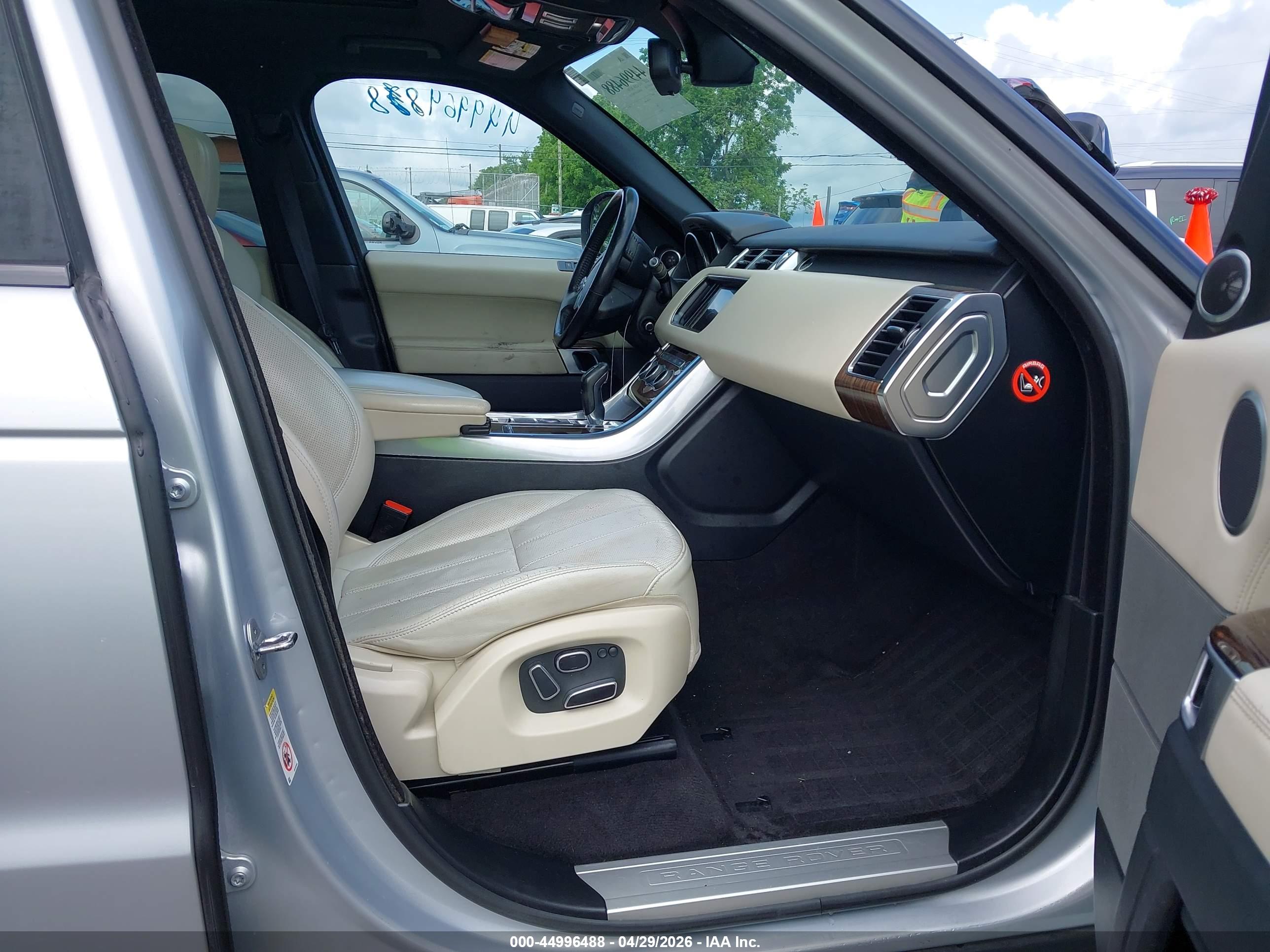 LAND ROVER image 5