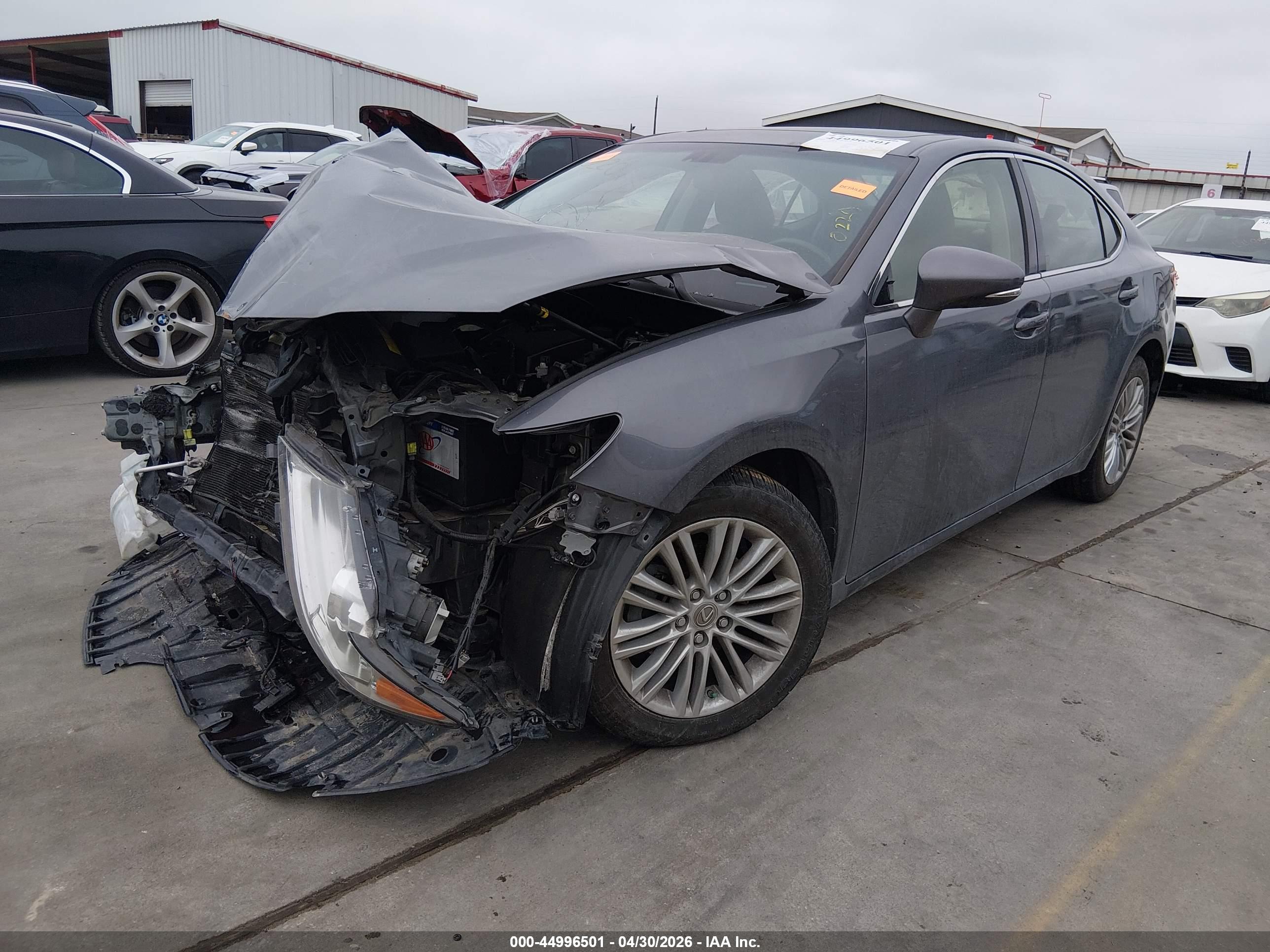 LEXUS ES image 2