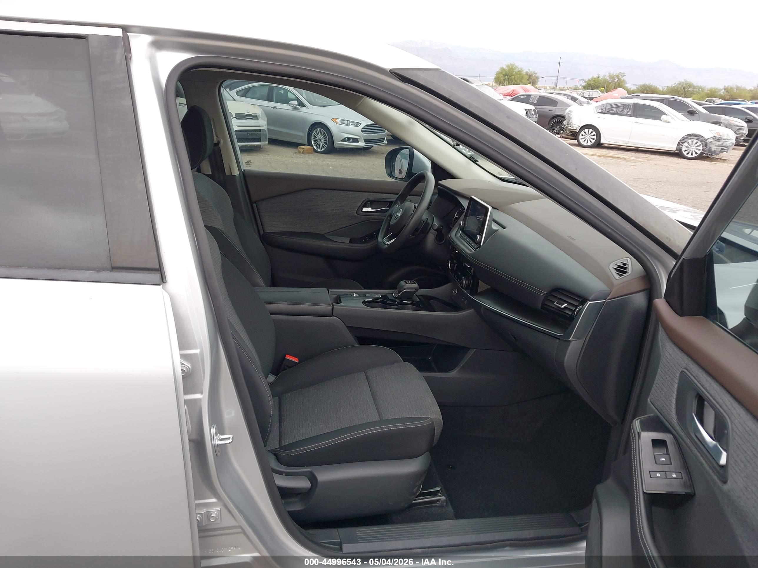 NISSAN ROGUE image 5