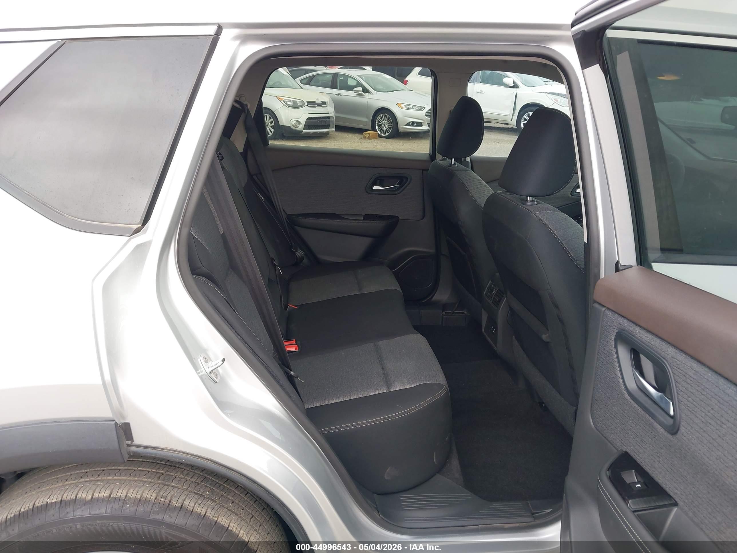 NISSAN ROGUE image 8