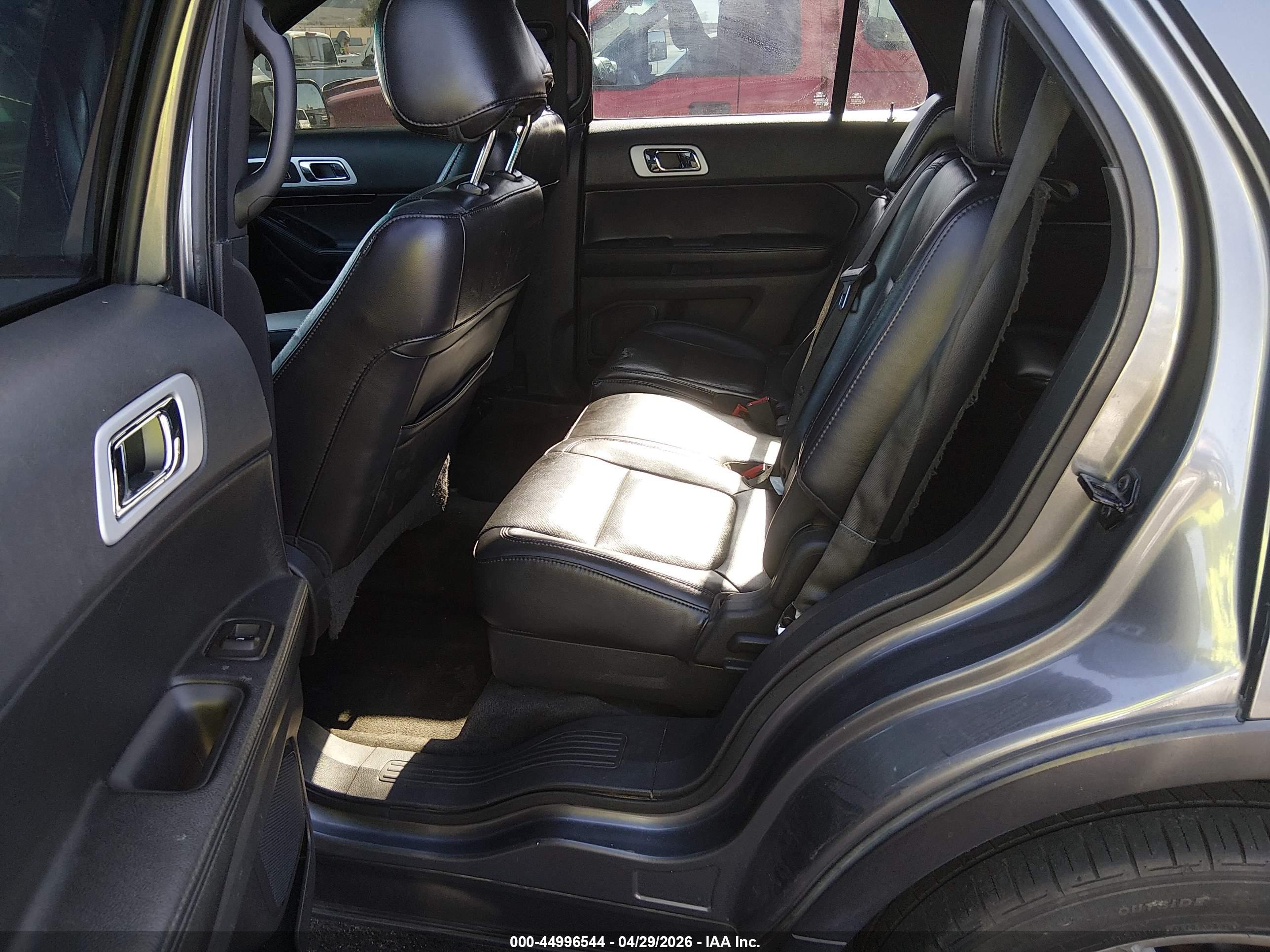 FORD EXPLORER image 8