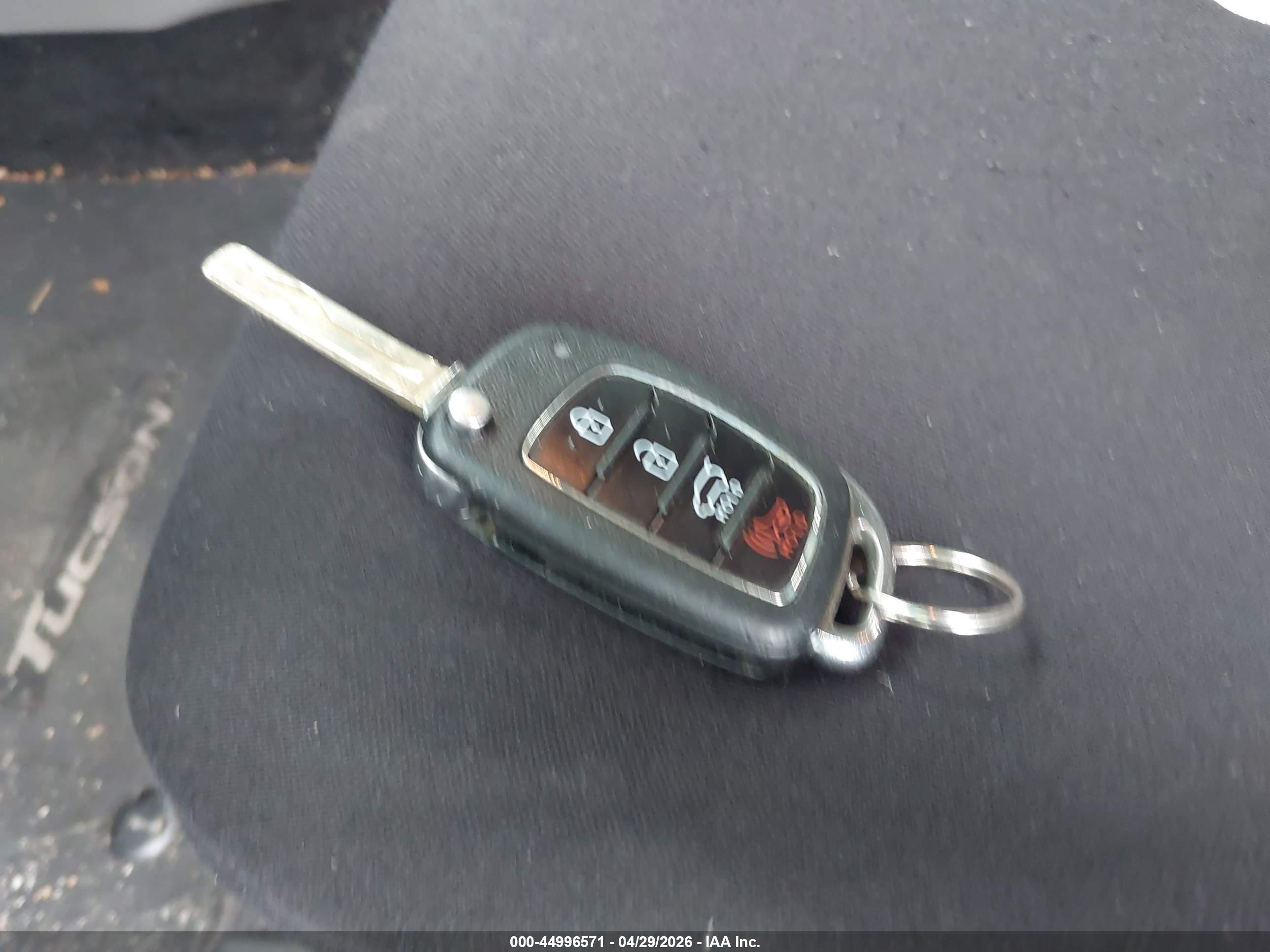 HYUNDAI TUCSON image 11