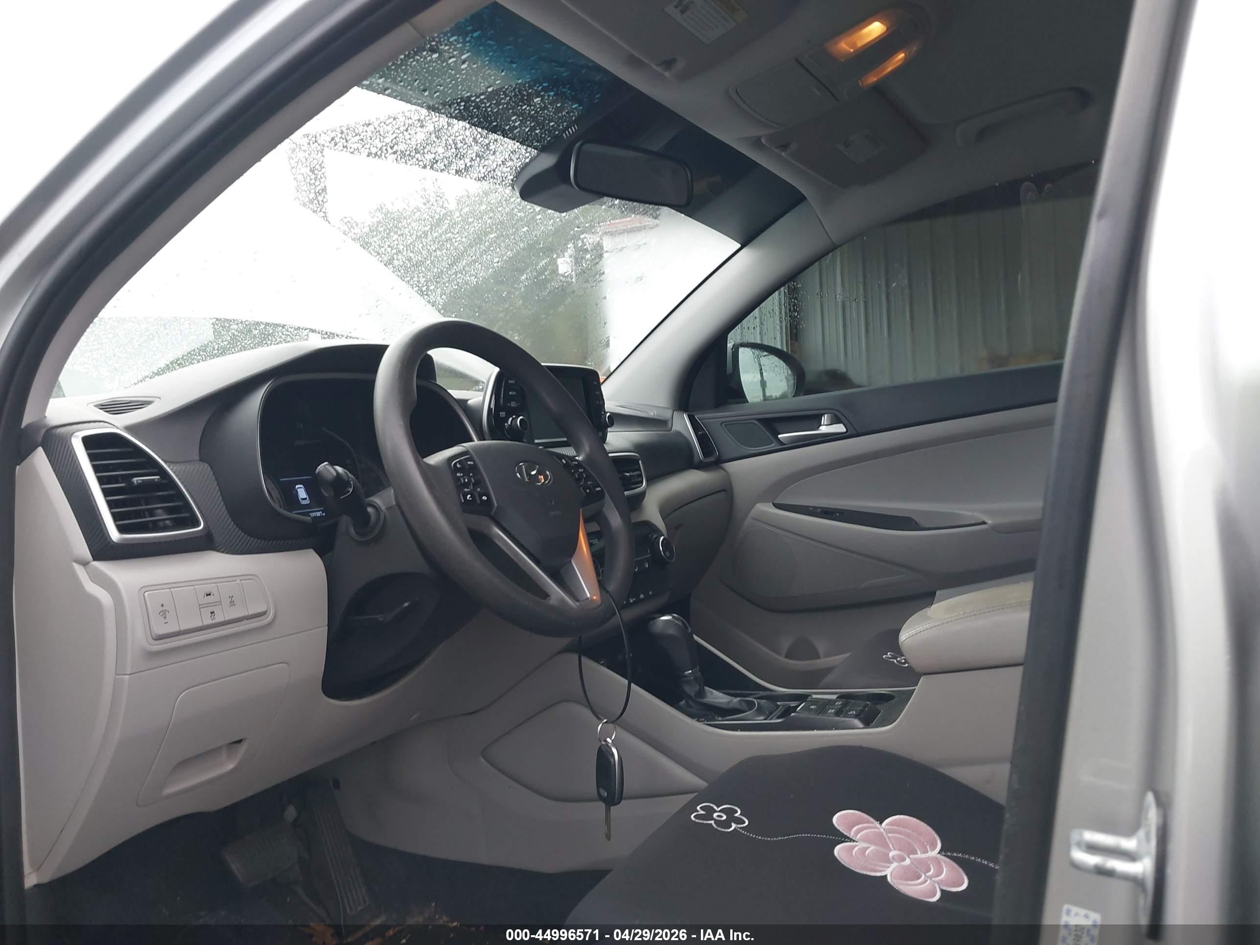 HYUNDAI TUCSON image 5