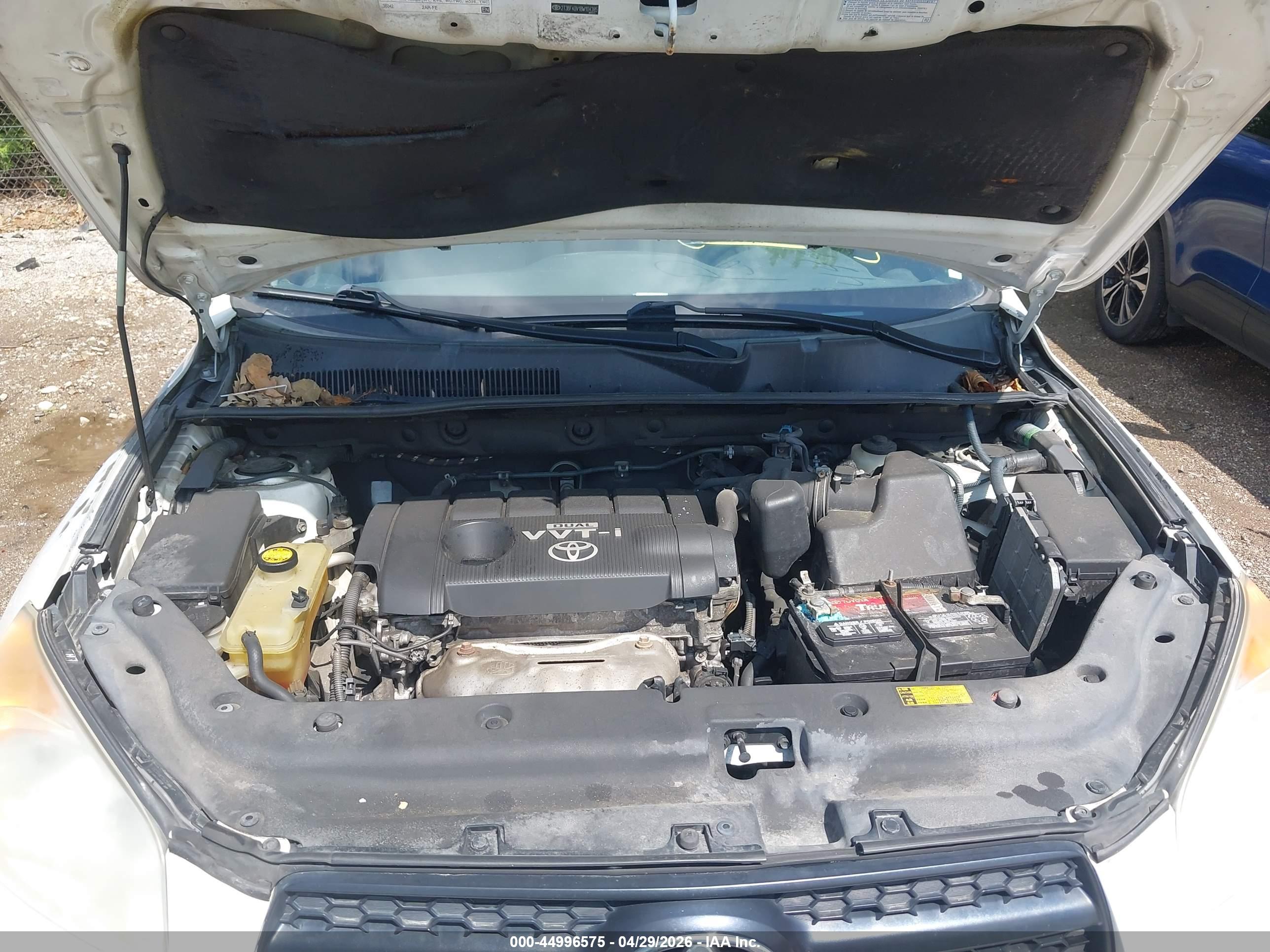 TOYOTA RAV4 image 10