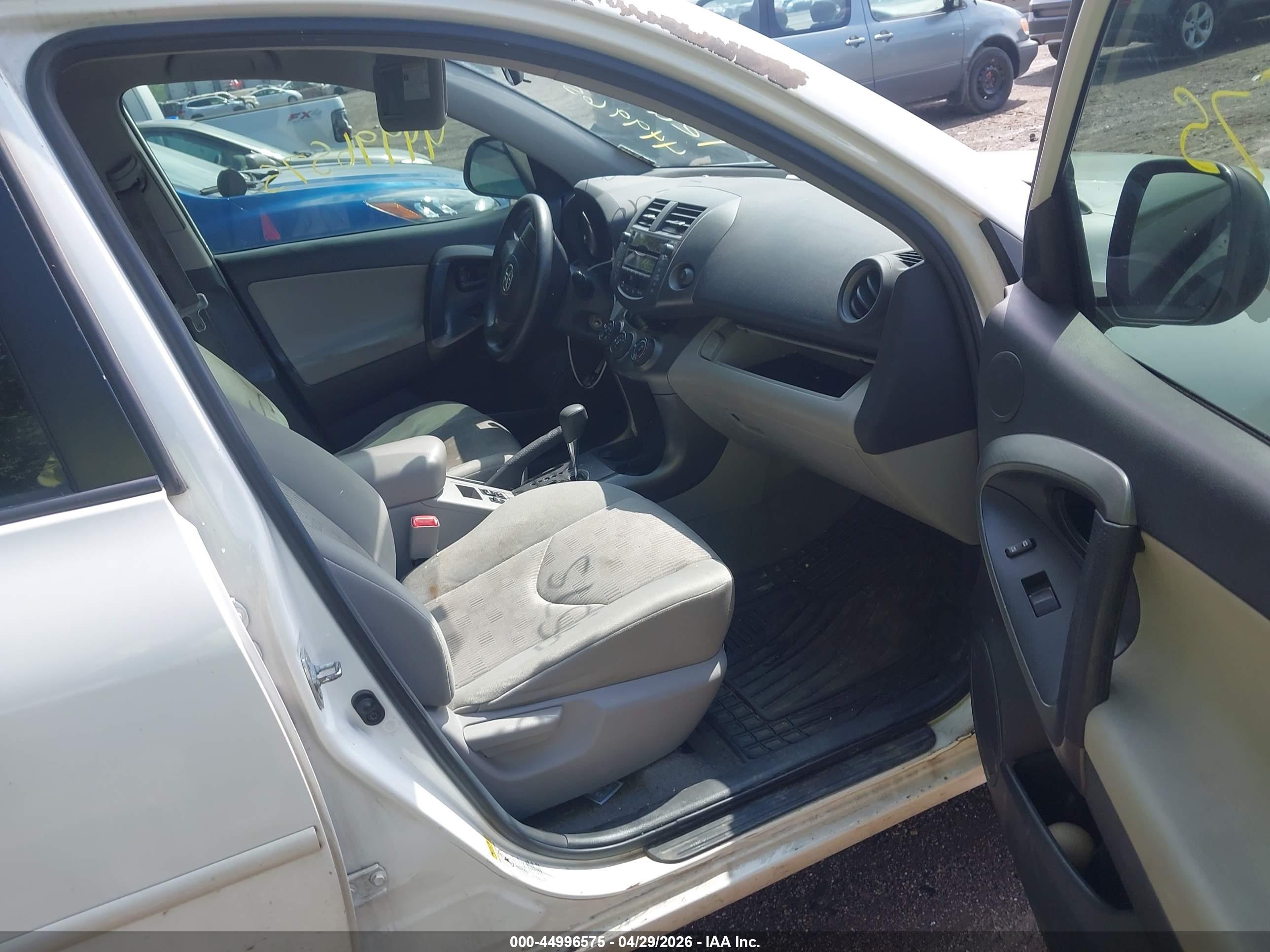 TOYOTA RAV4 image 5