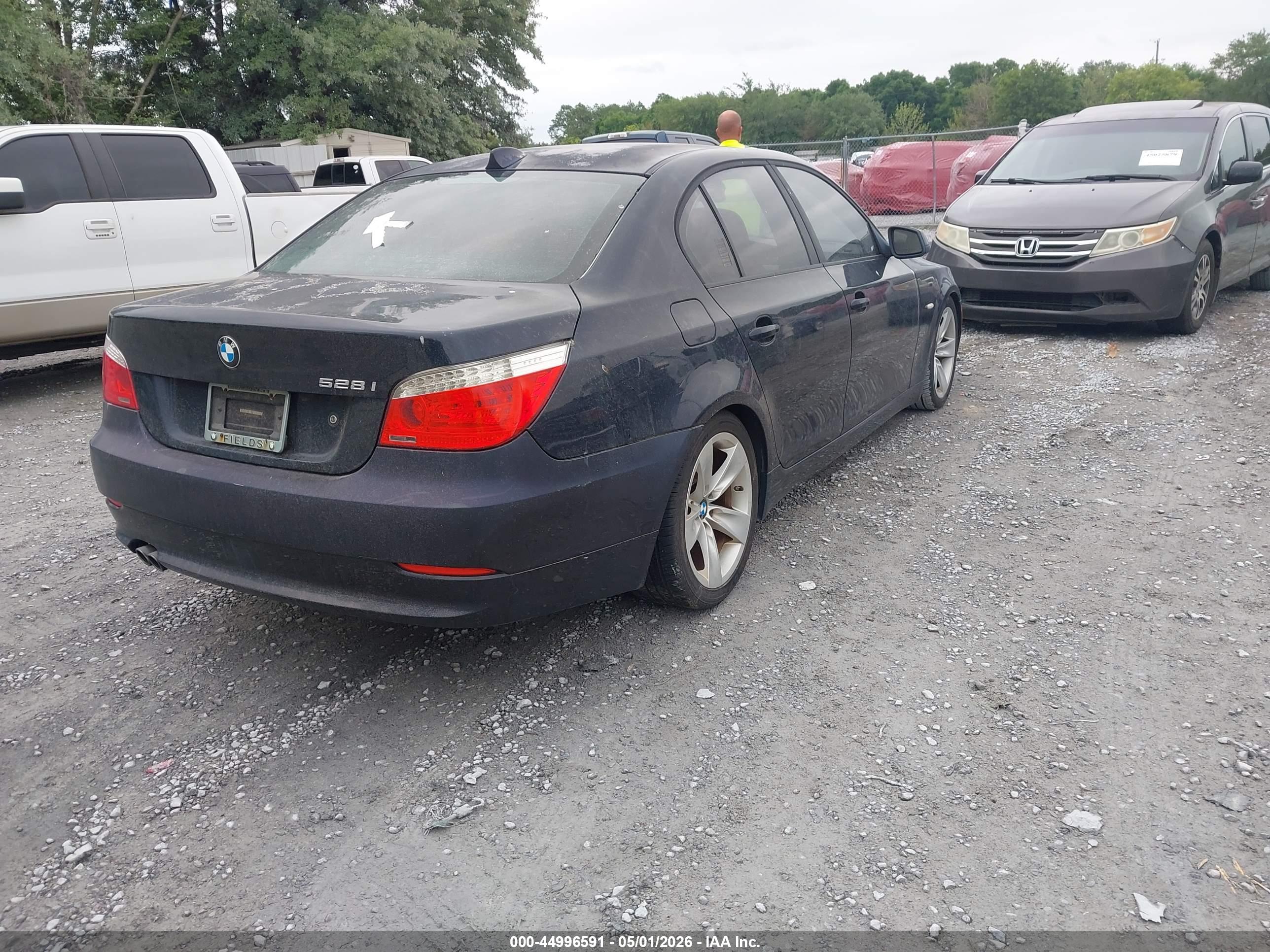 BMW 528I image 4