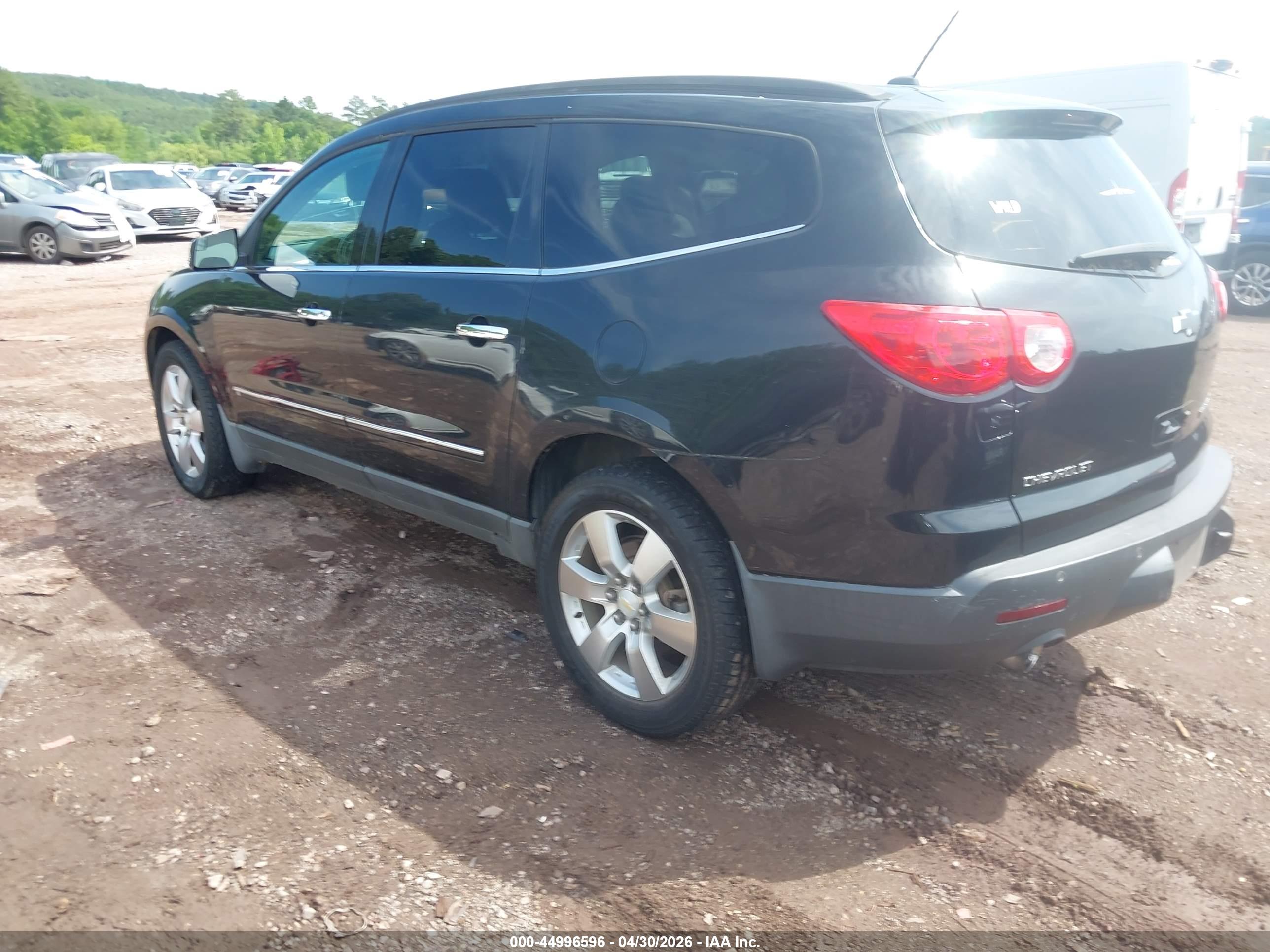 CHEVROLET TRAVERSE image 3