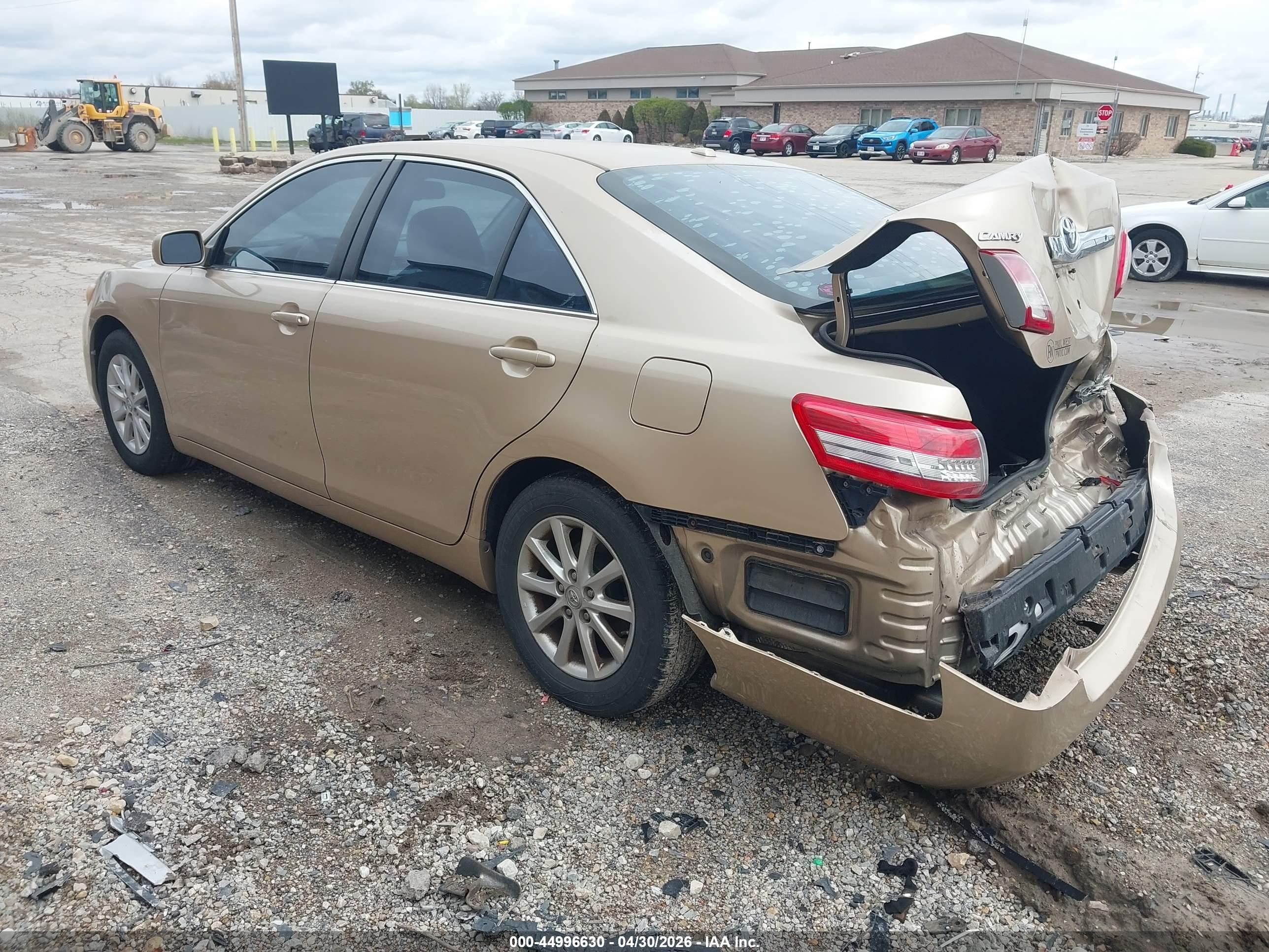 TOYOTA CAMRY image 3