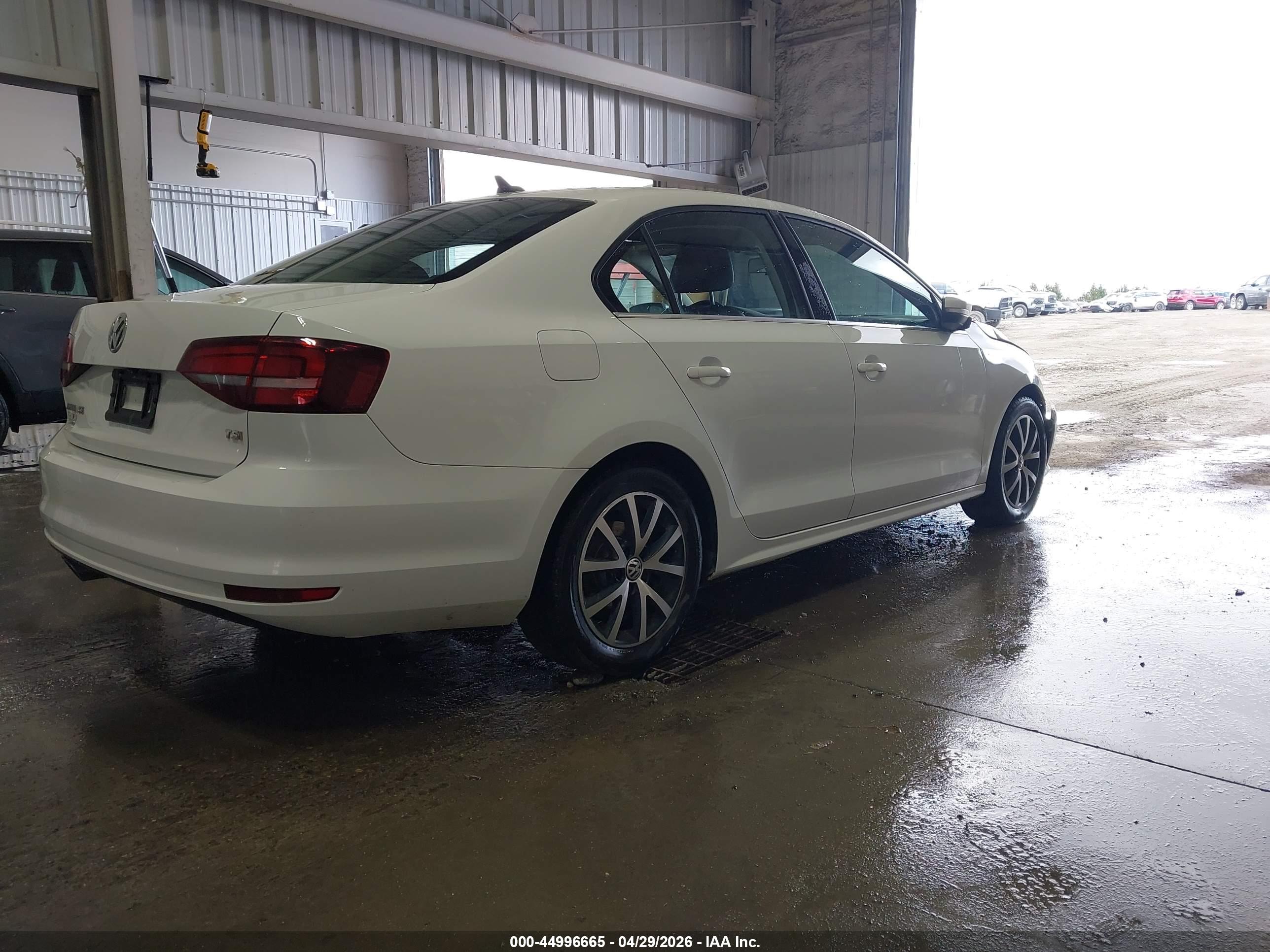 VOLKSWAGEN JETTA image 4