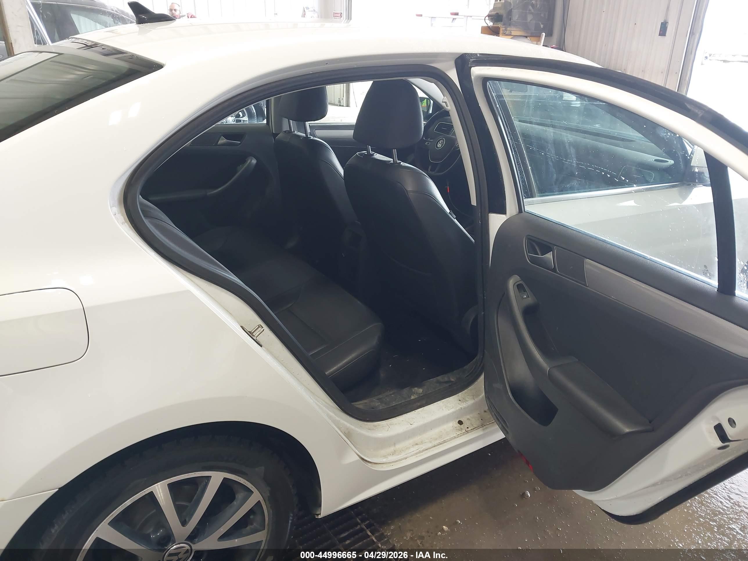 VOLKSWAGEN JETTA image 8