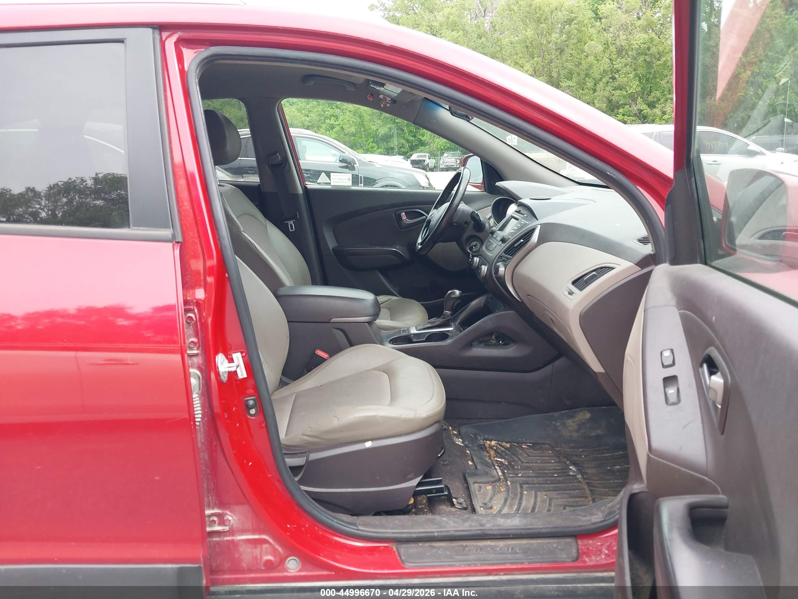 HYUNDAI TUCSON image 5