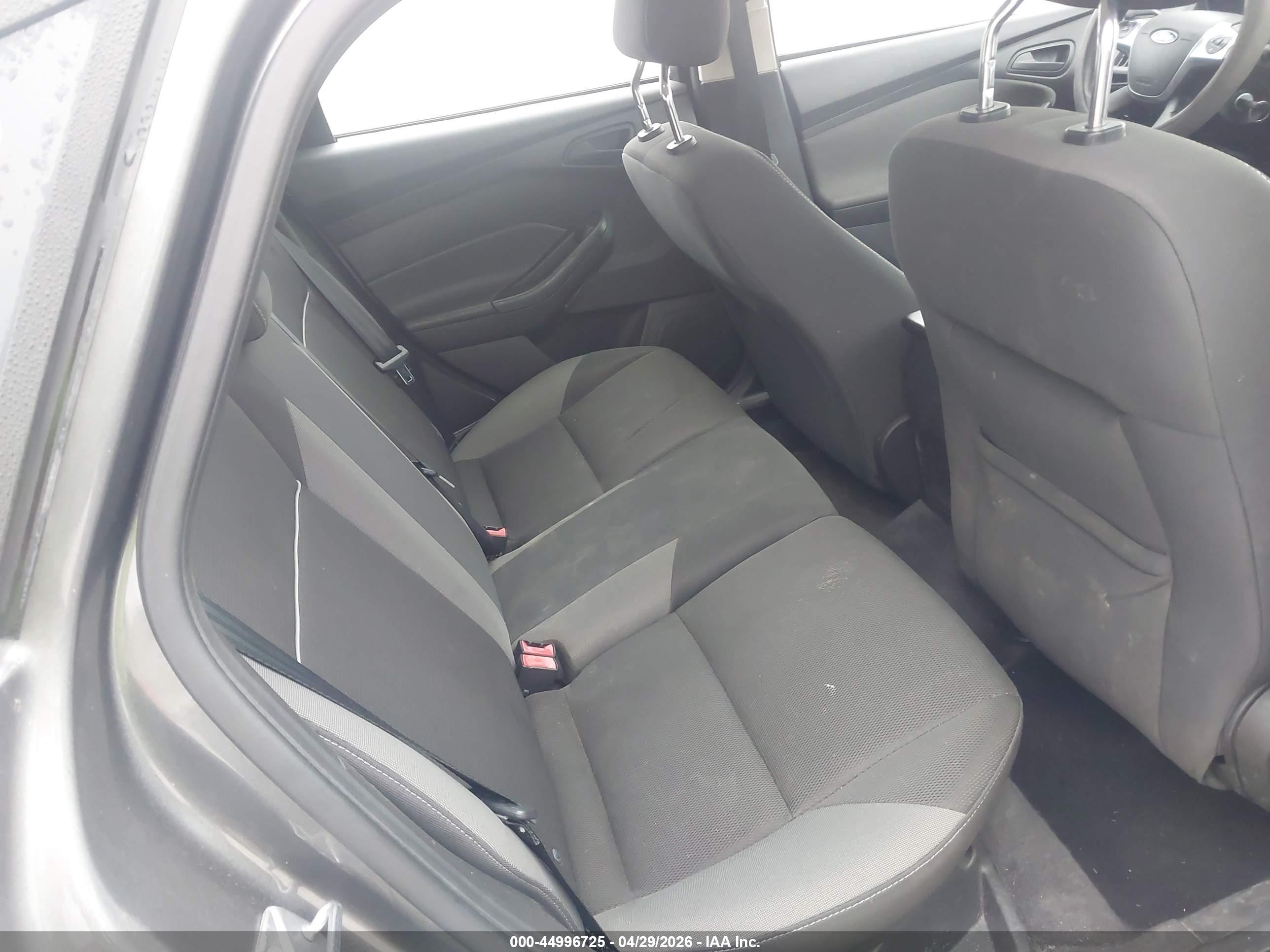 FORD FOCUS image 8