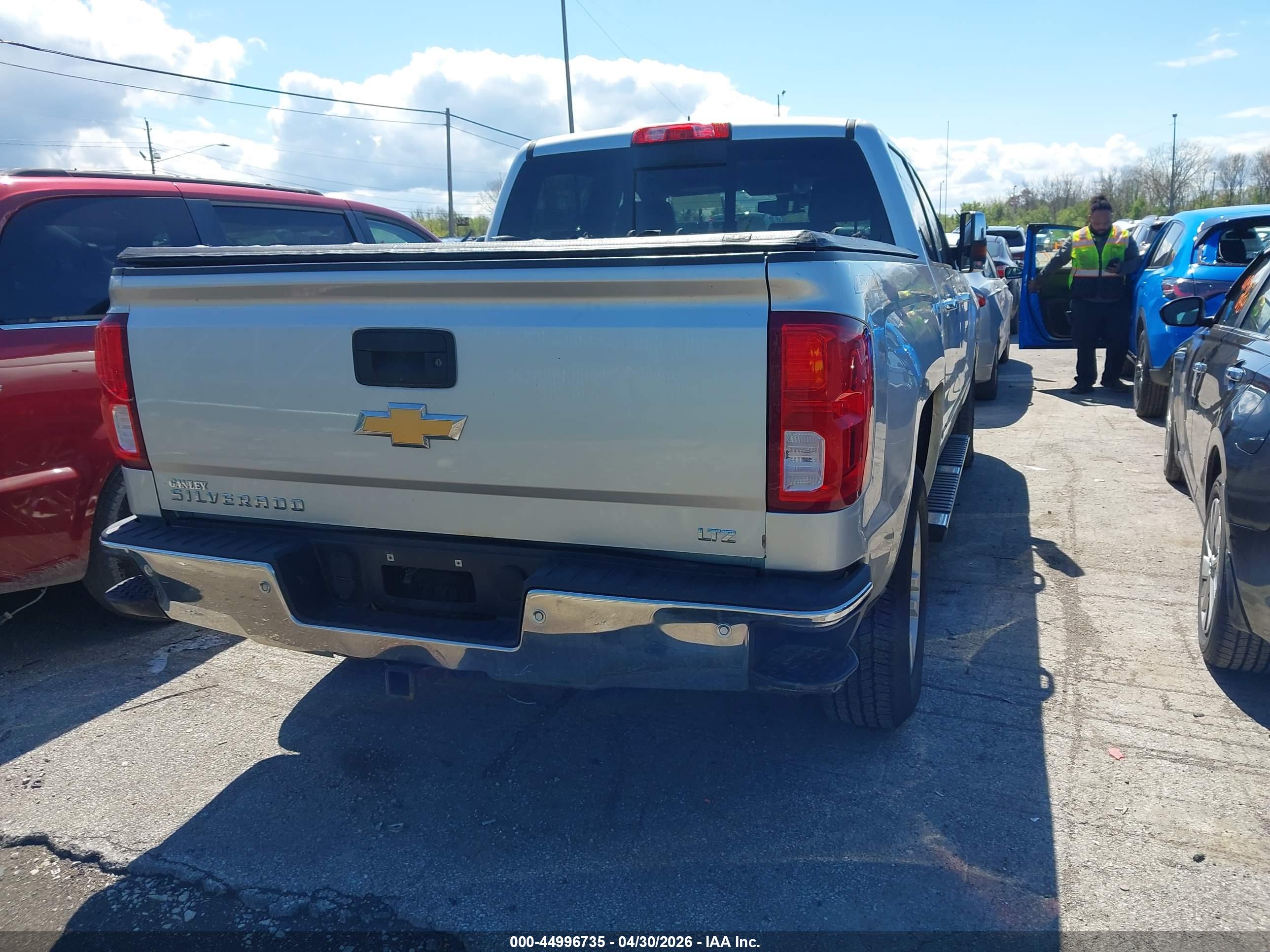 CHEVROLET SILVERADO image 4