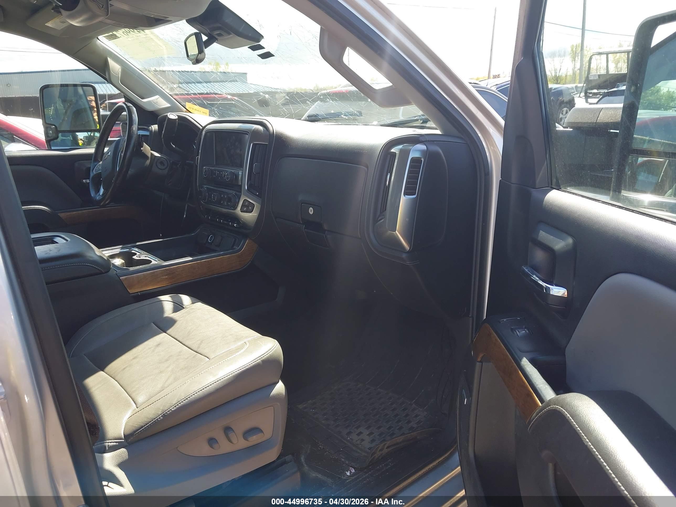 CHEVROLET SILVERADO image 5