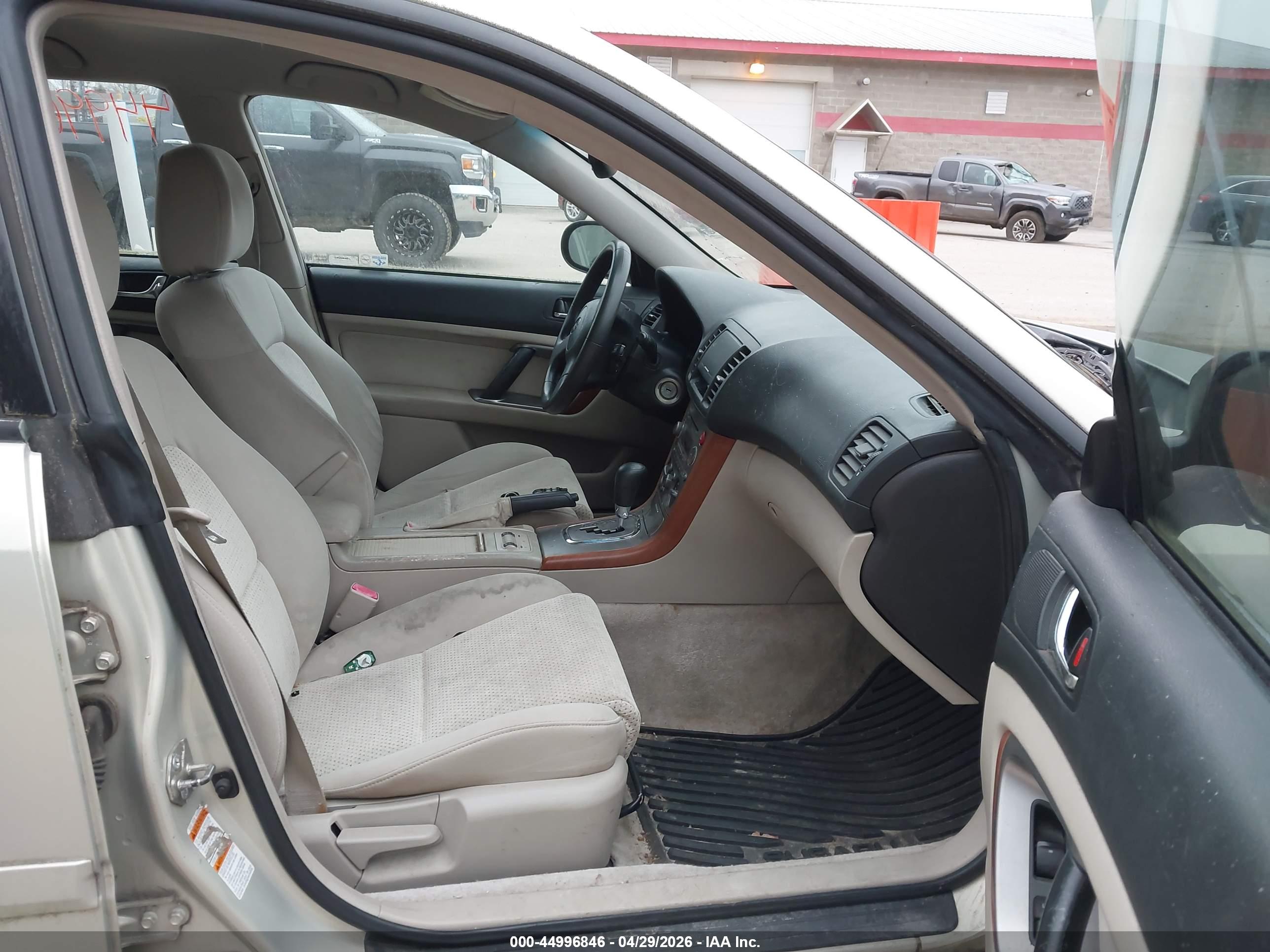 SUBARU OUTBACK image 5