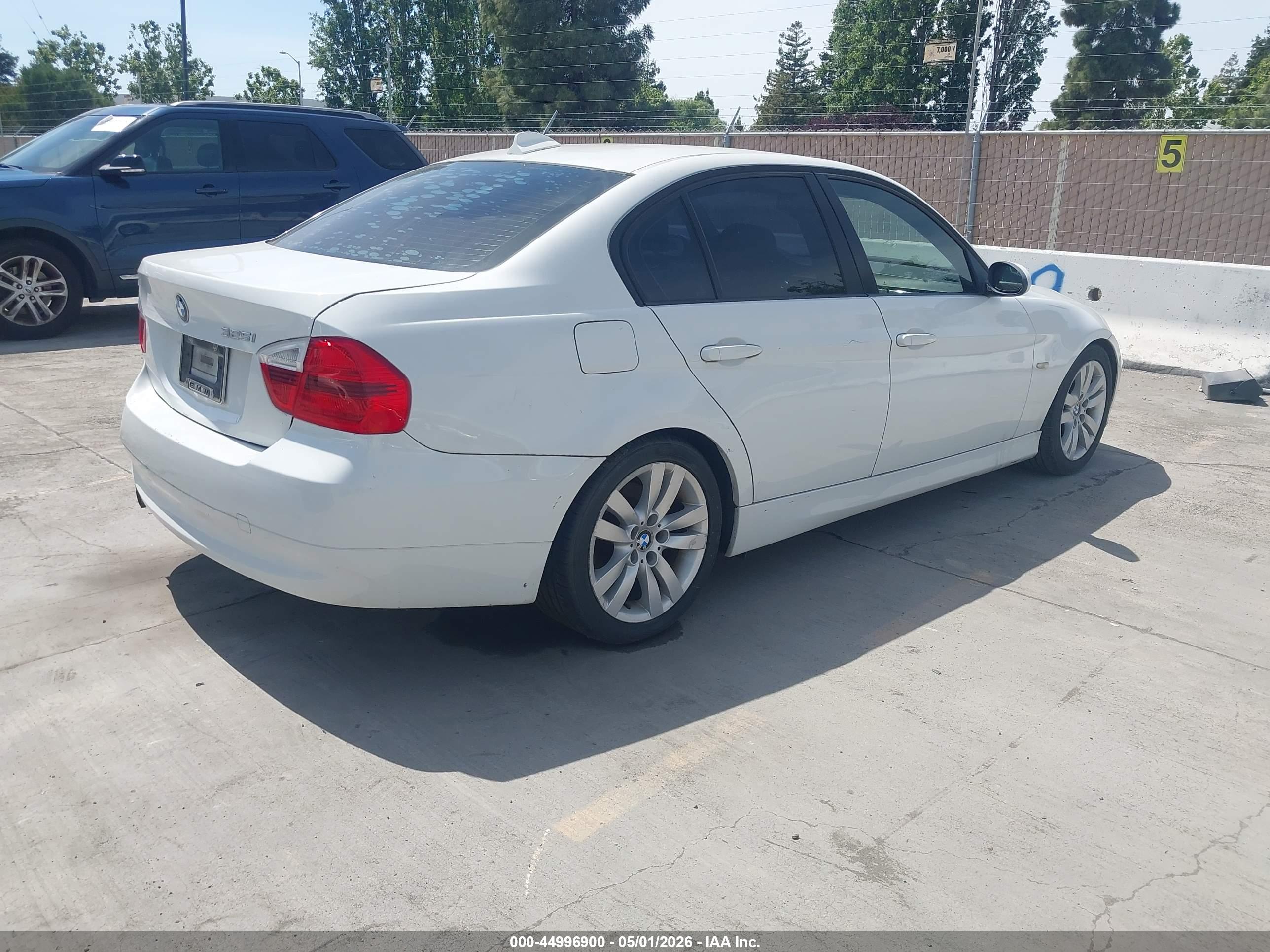 BMW 325I image 4