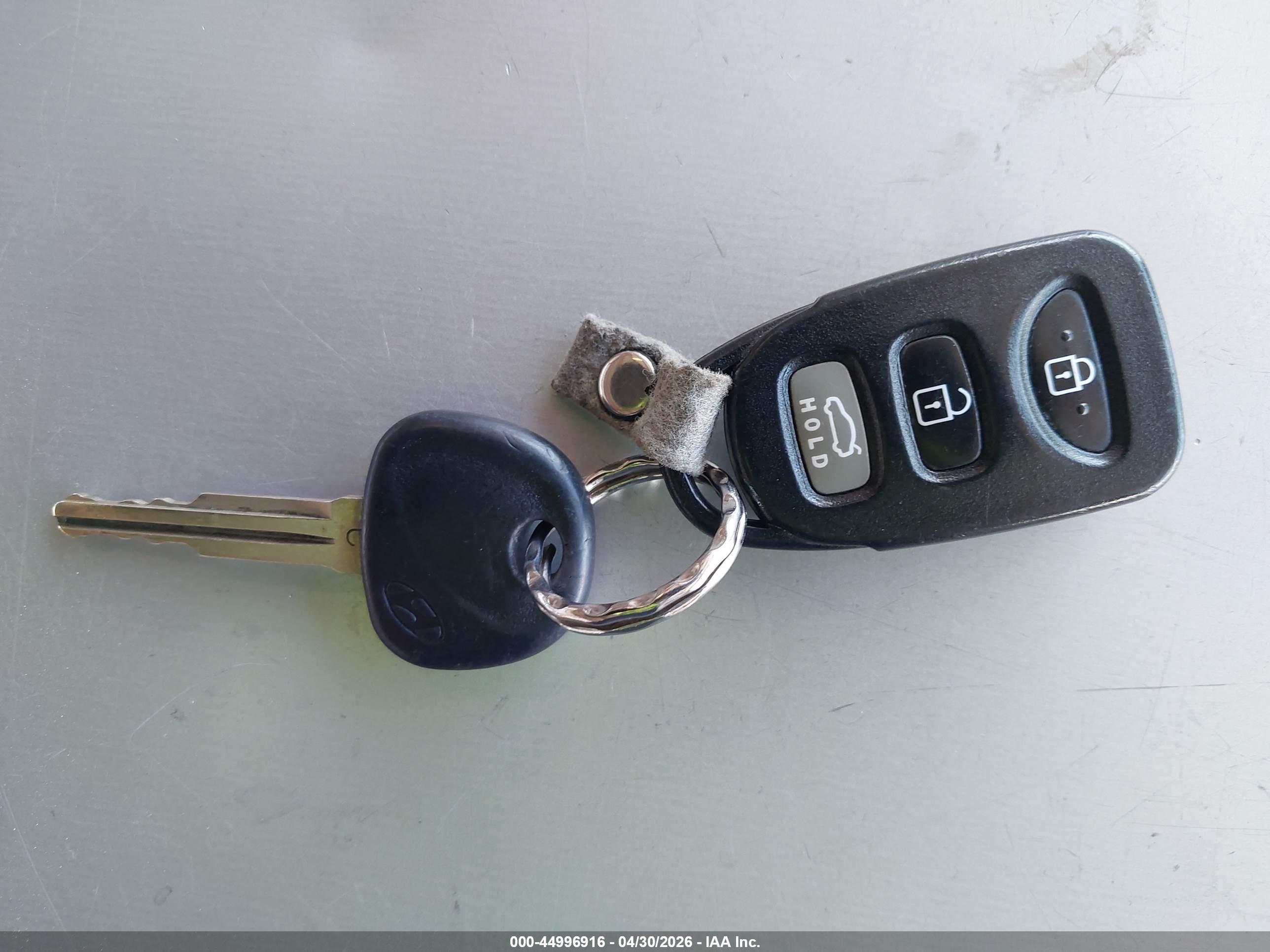 HYUNDAI ELANTRA image 11