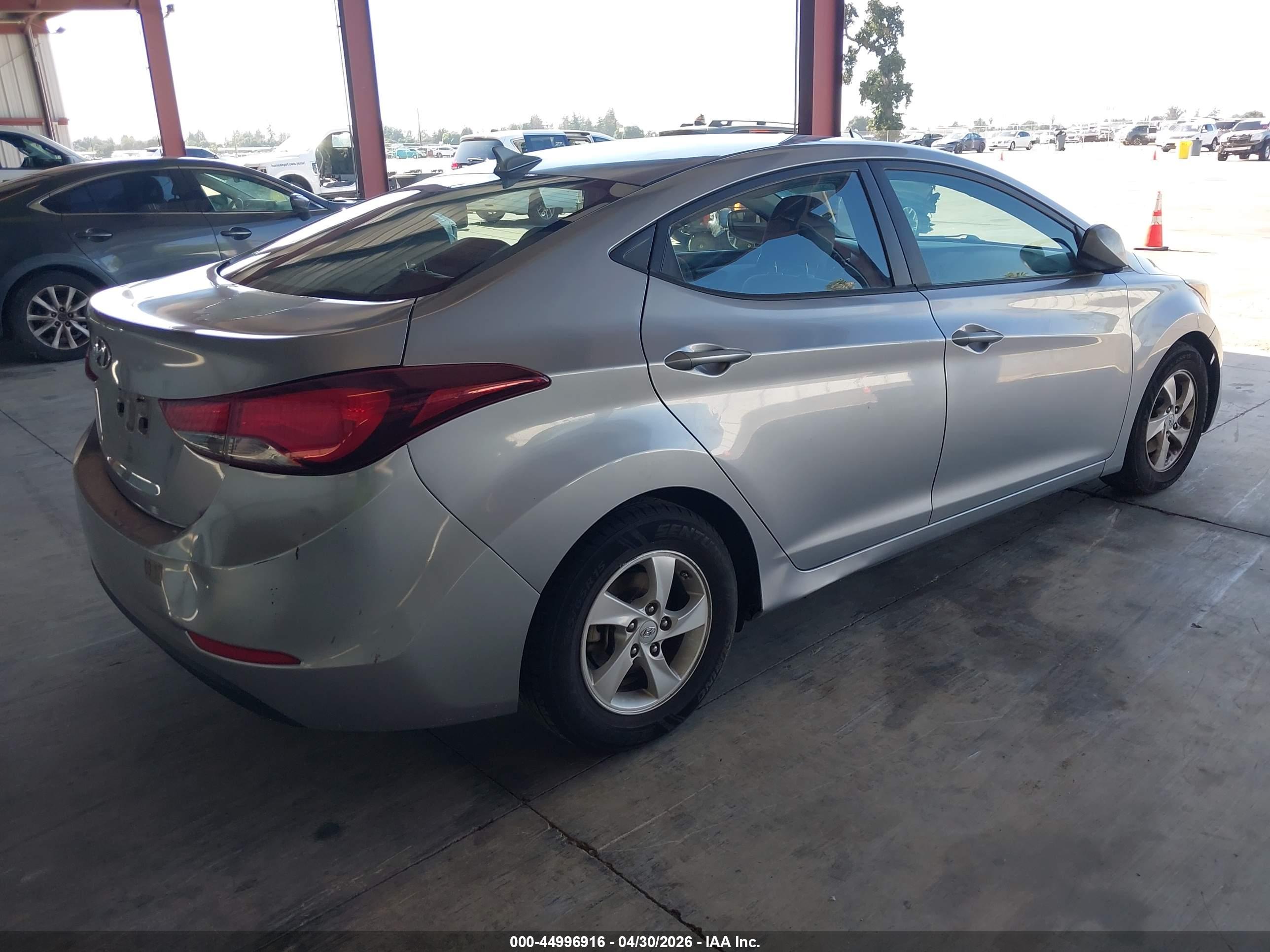 HYUNDAI ELANTRA image 4