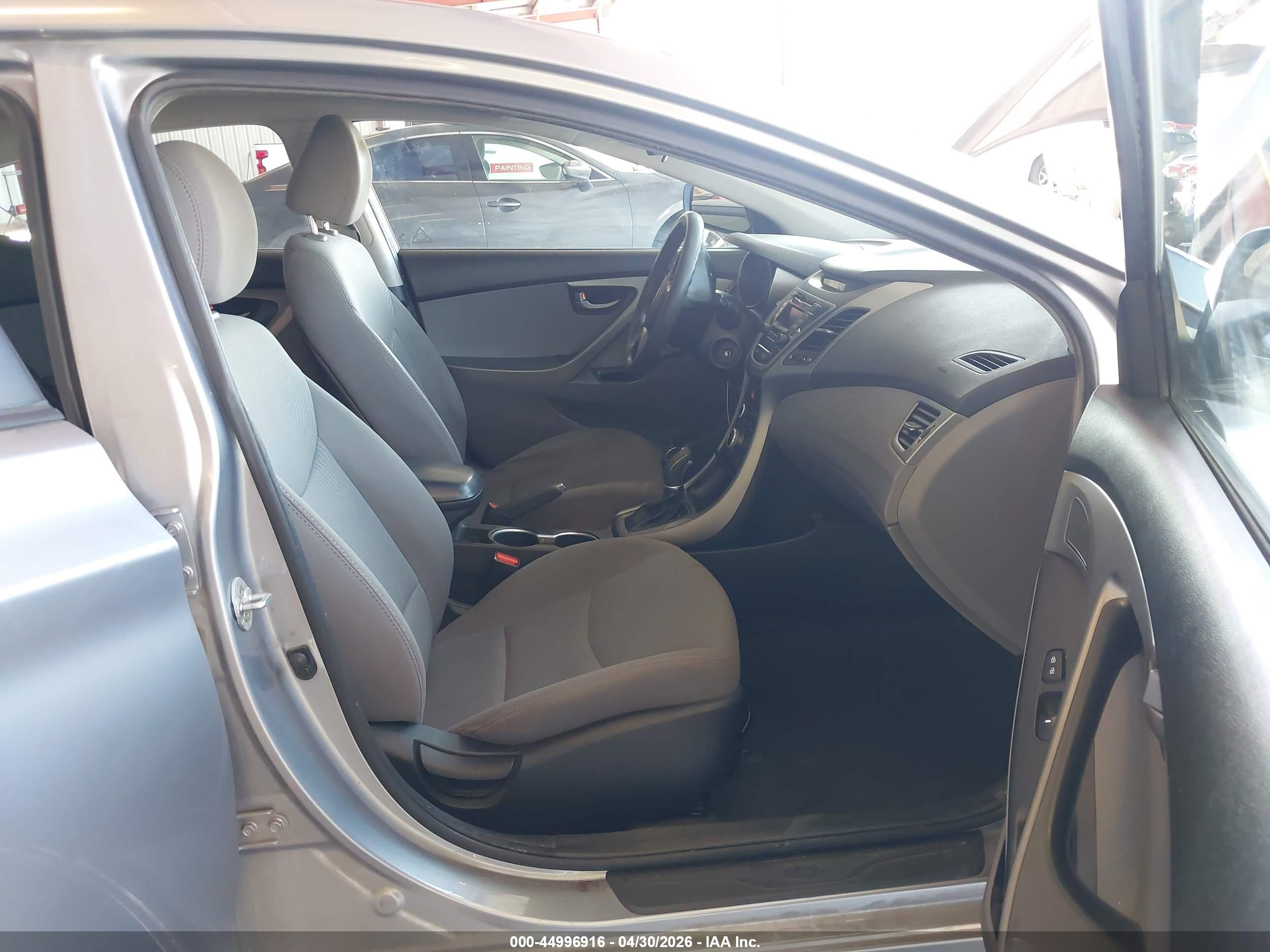 HYUNDAI ELANTRA image 5