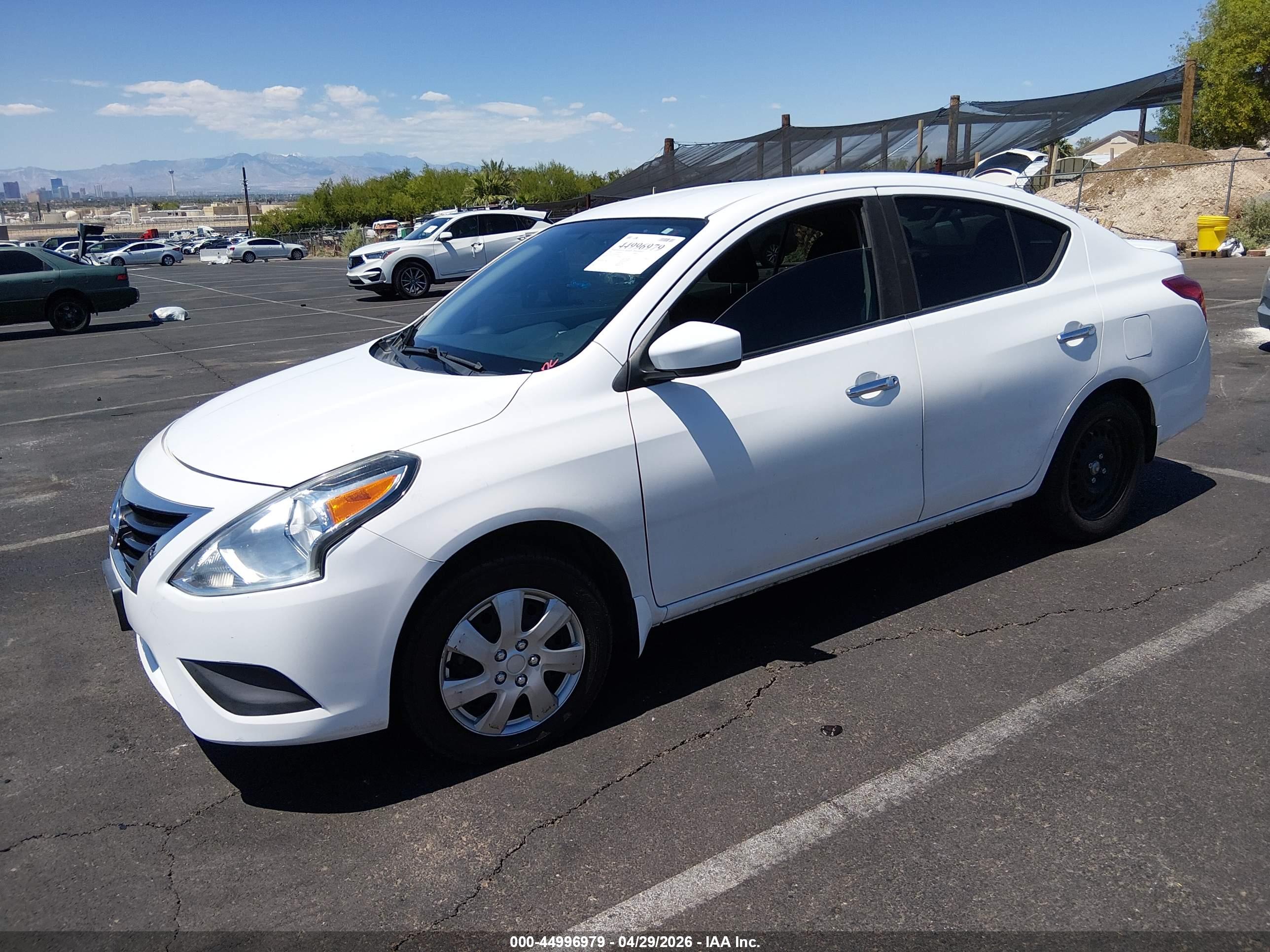 NISSAN VERSA image 2