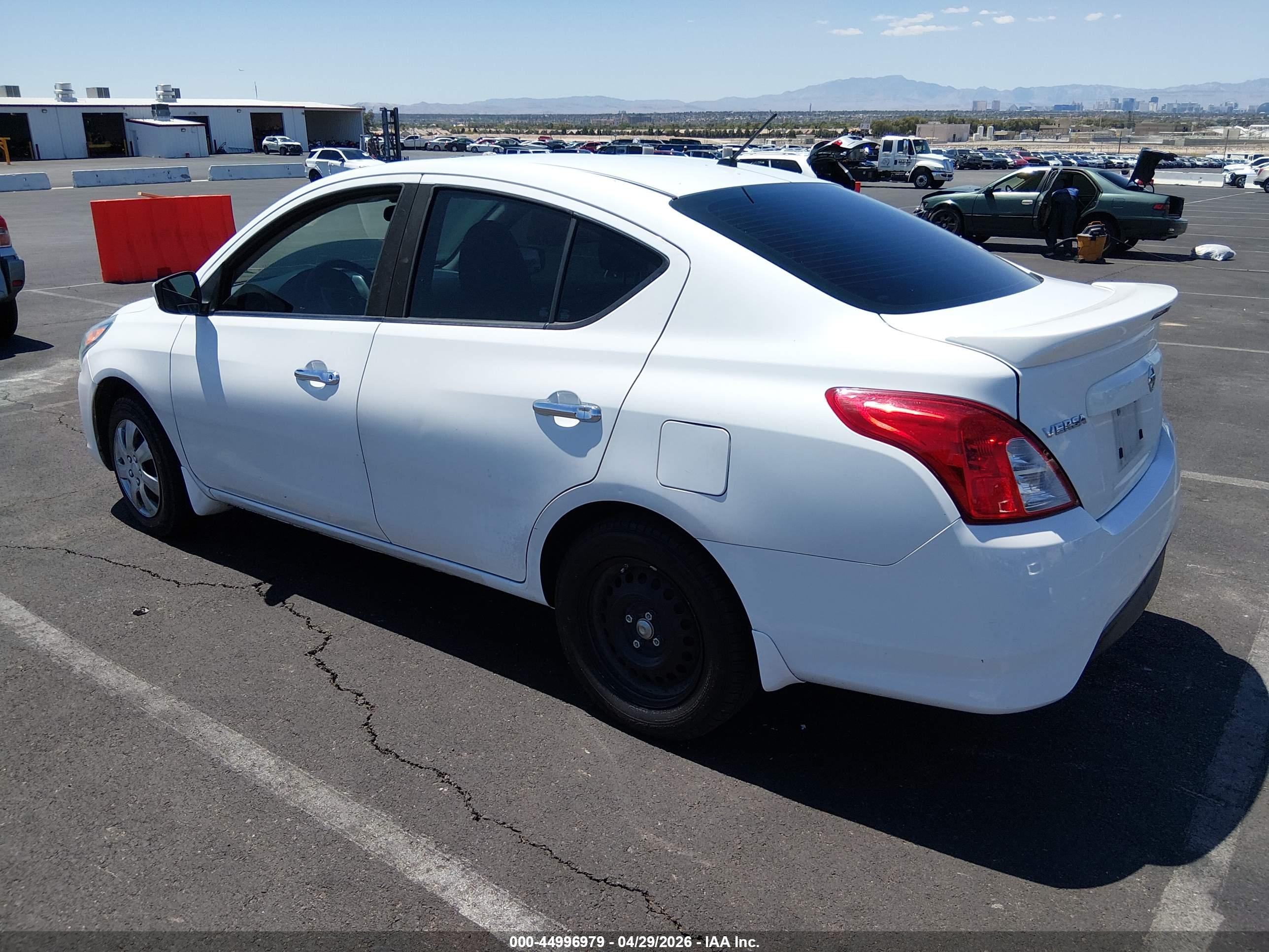 NISSAN VERSA image 3
