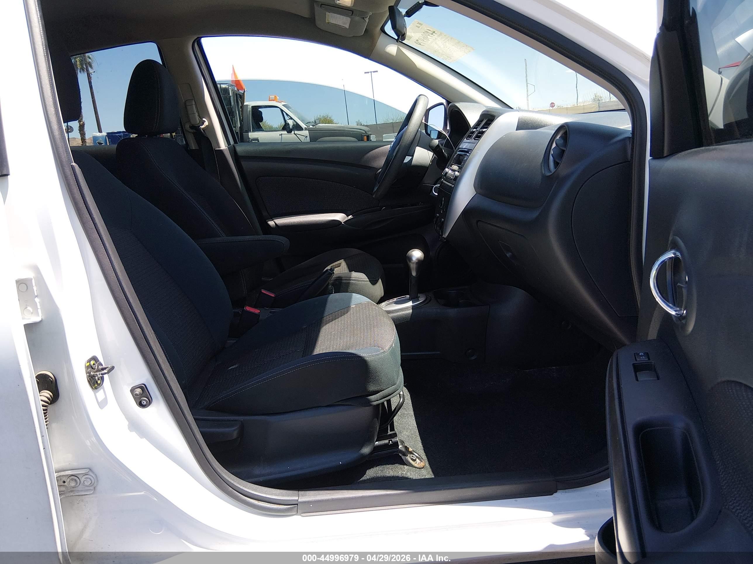 NISSAN VERSA image 5