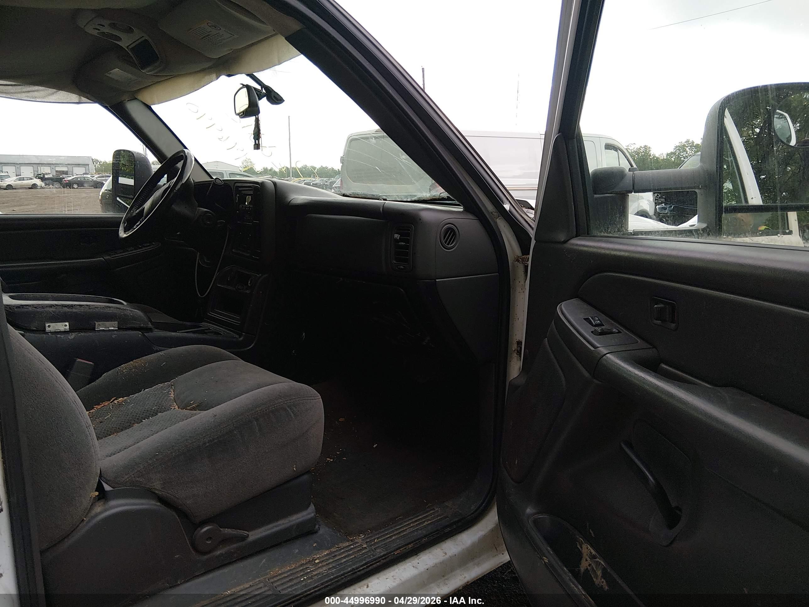 CHEVROLET SILVERADO image 5