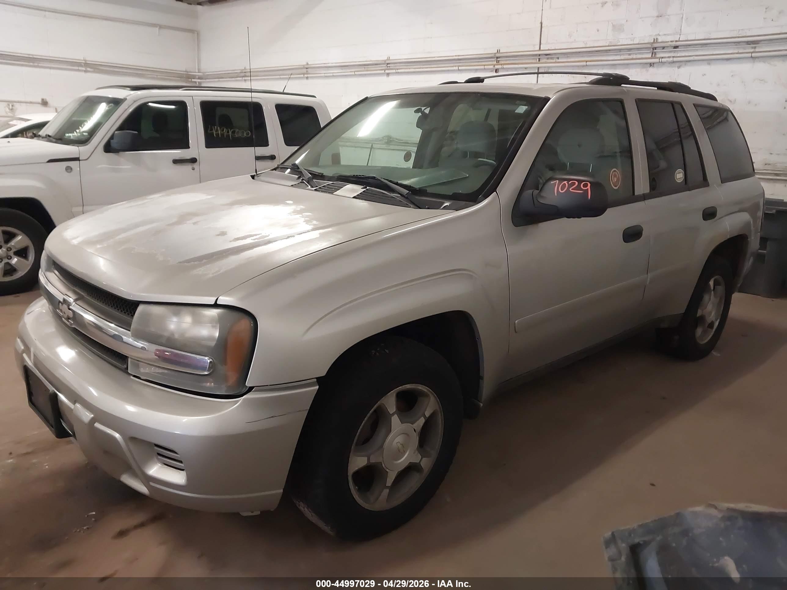 CHEVROLET TRAILBLAZER image 2