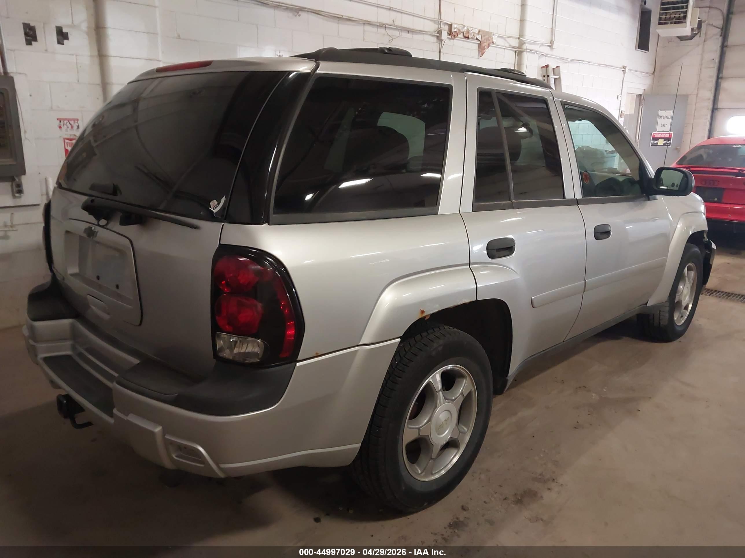 CHEVROLET TRAILBLAZER image 4