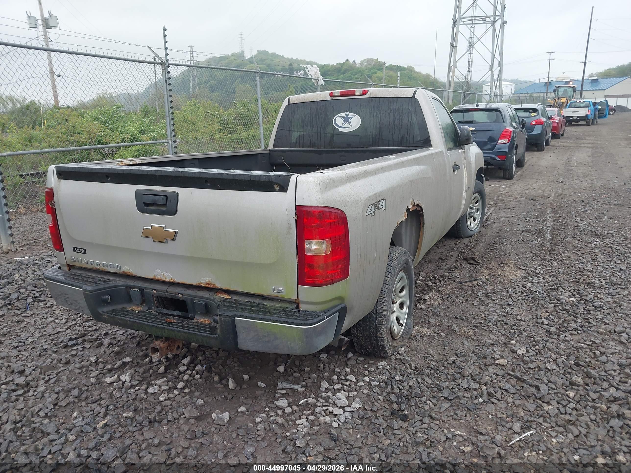 CHEVROLET SILVERADO image 4