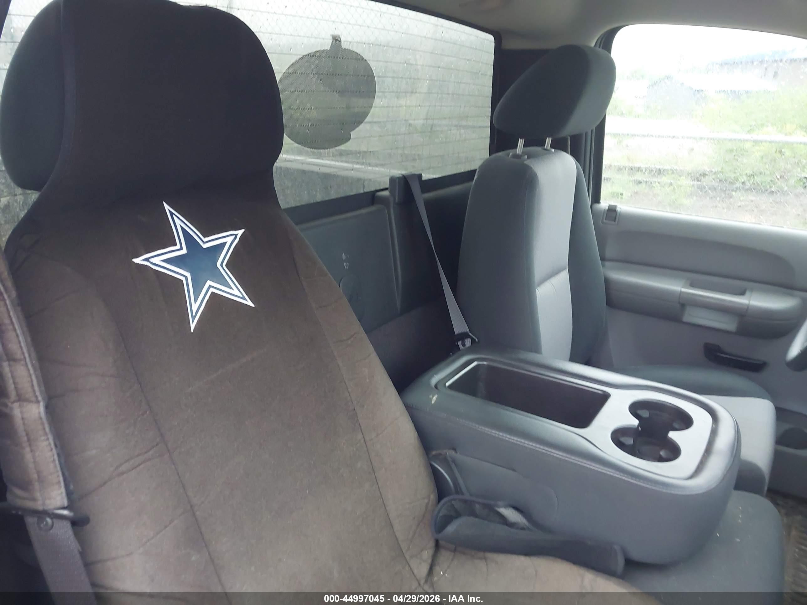 CHEVROLET SILVERADO image 8