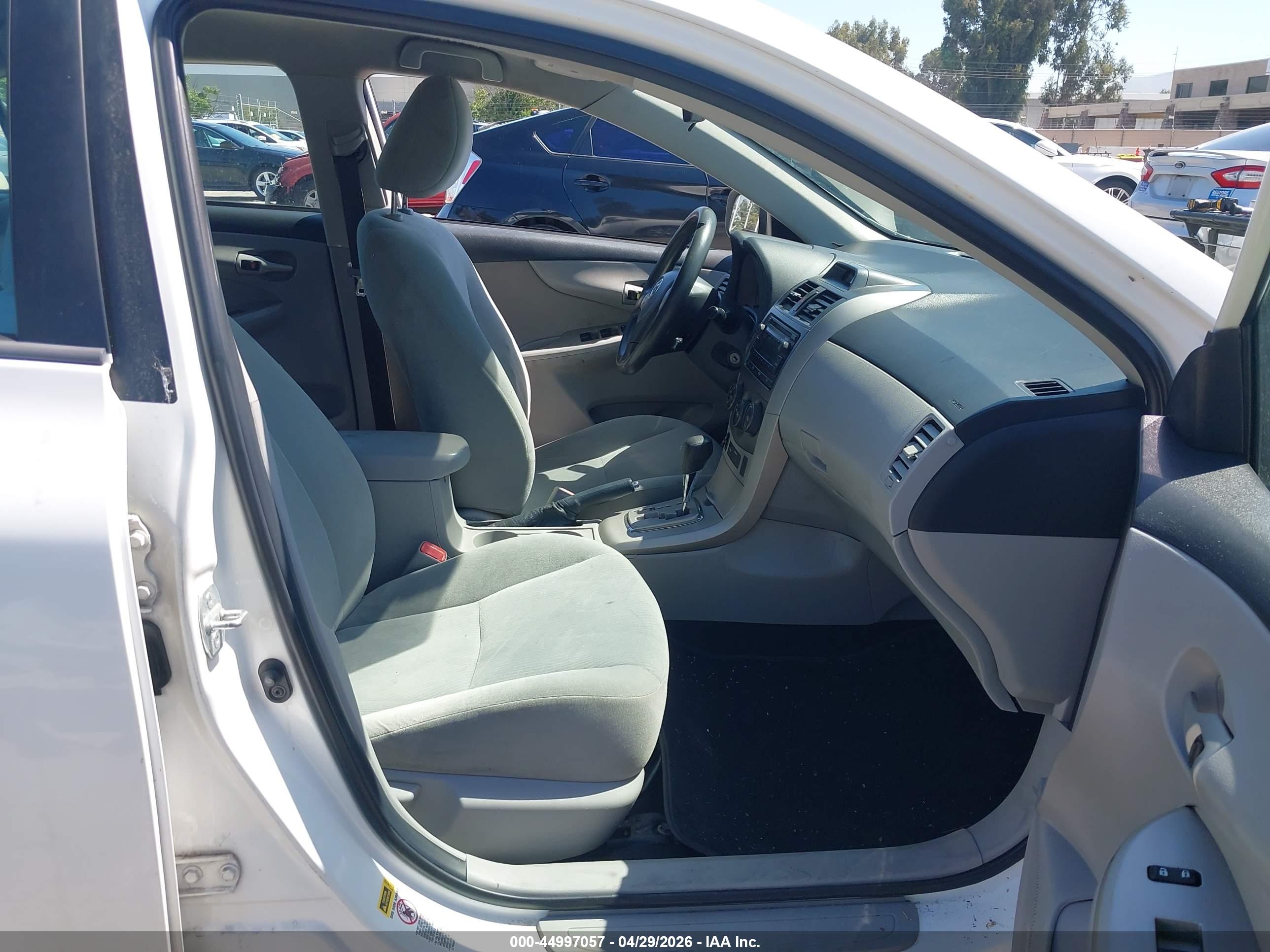 TOYOTA COROLLA image 5