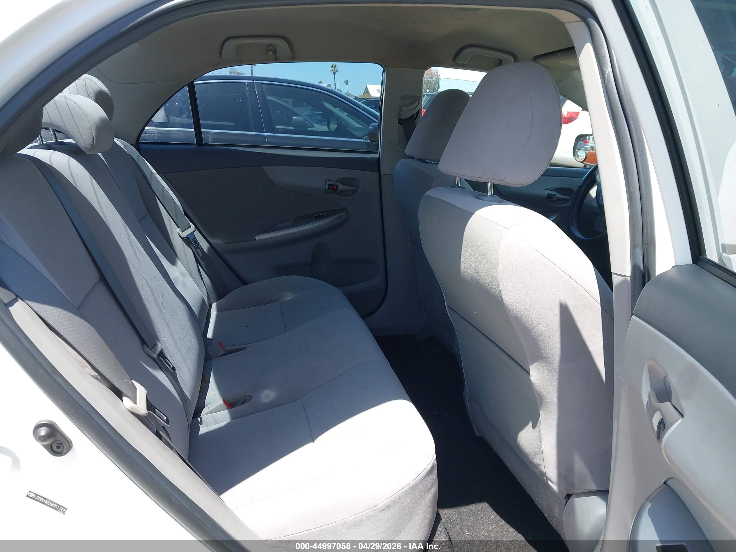 TOYOTA COROLLA image 8